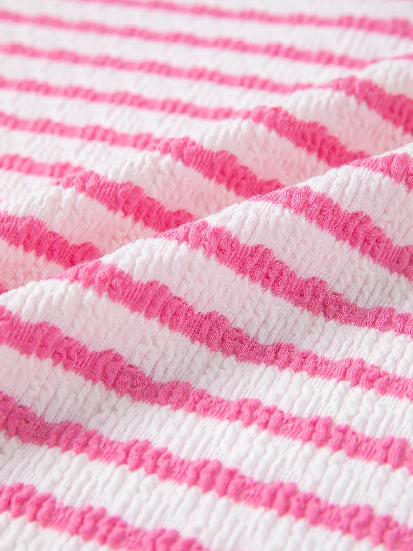 Sarah Express Women's Stripe Textured Knit V-Neck Short Sleeve Top - Contrast Trim Casual Tee