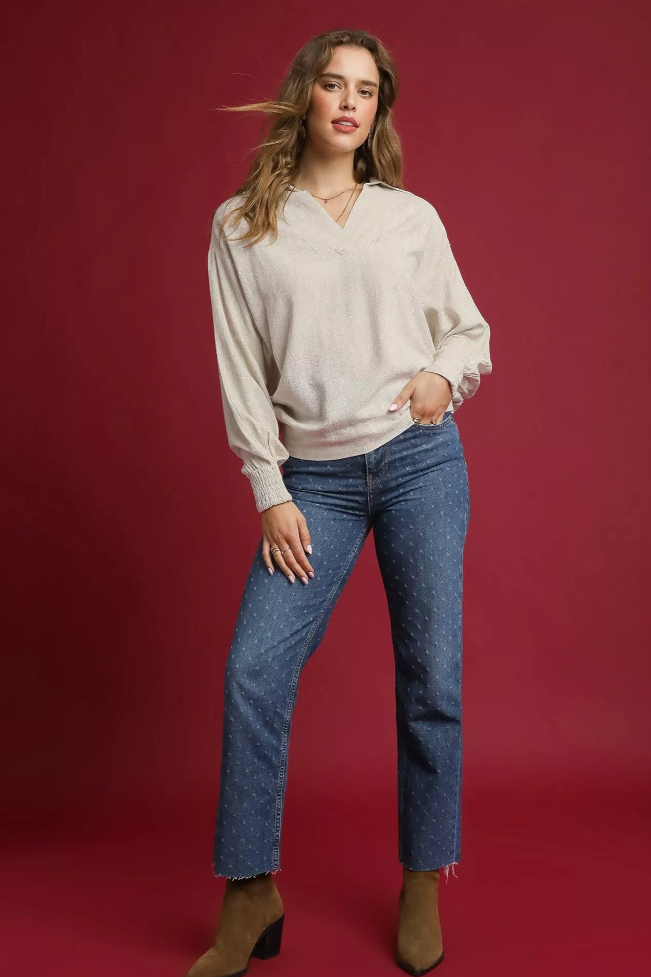 Sarah Express women’s long sleeve linen-cotton blend blouse with a comfortable elastic hem.
