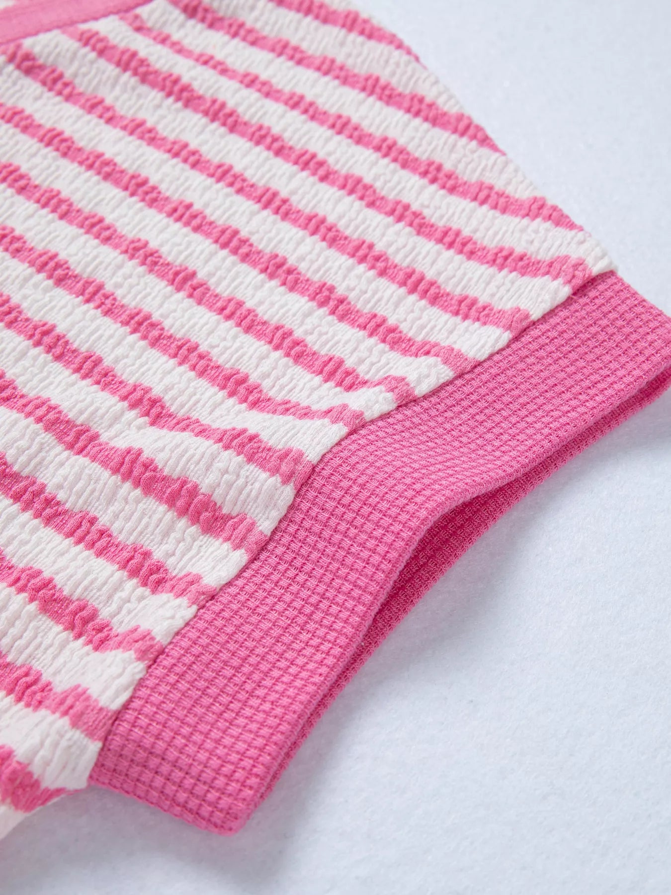 Sarah Express Women's Stripe Textured Knit V-Neck Short Sleeve Top - Contrast Trim Casual Tee