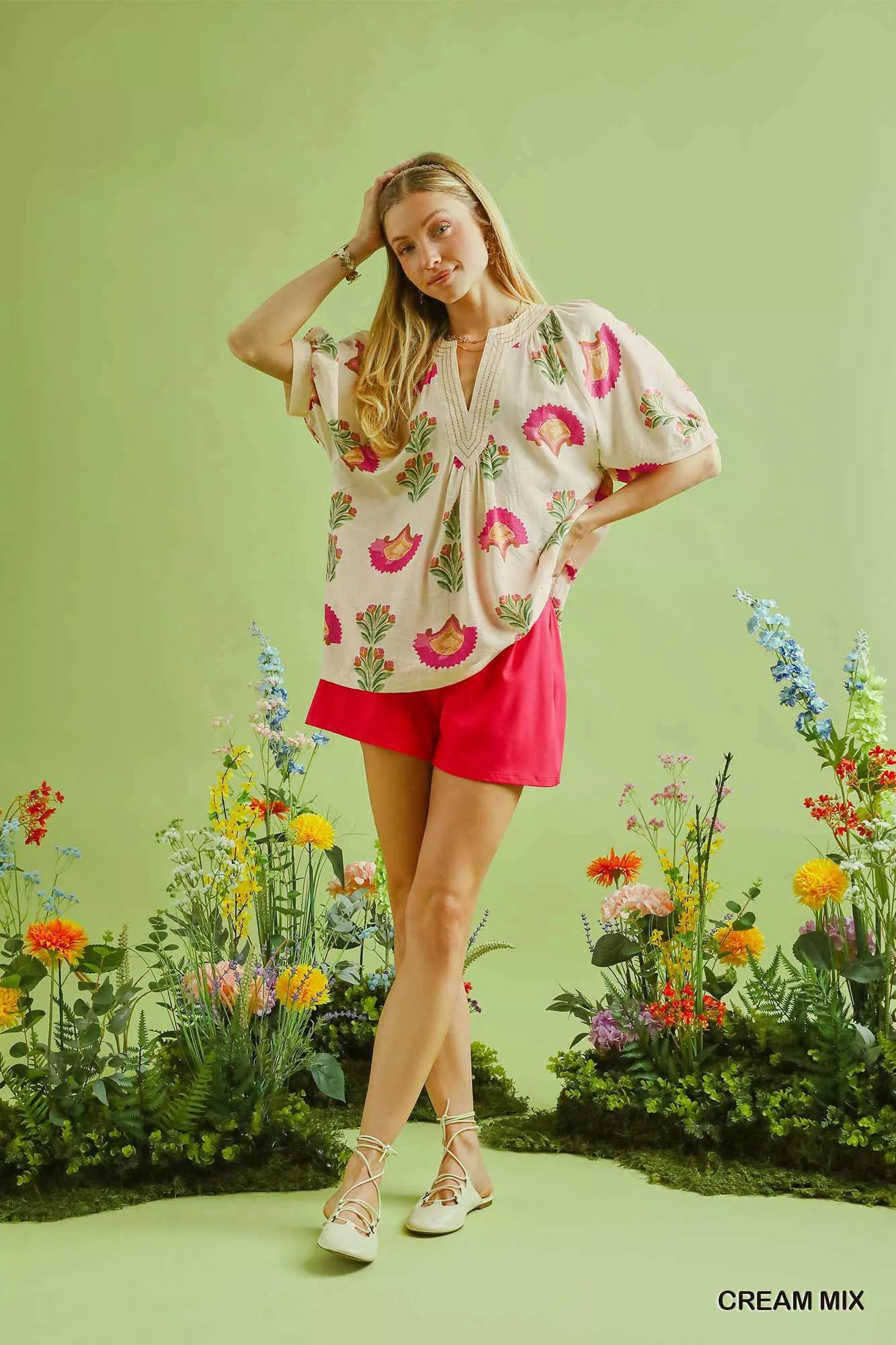 Sarah Express Women's Abstract Print Blouse with Ruched Detail V-Neck Short Sleeve Top