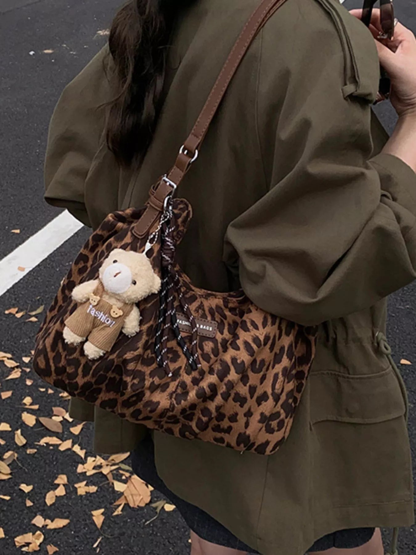 Sarah Express Women's Leopard Print Adjustable Strap Shoulder Bag