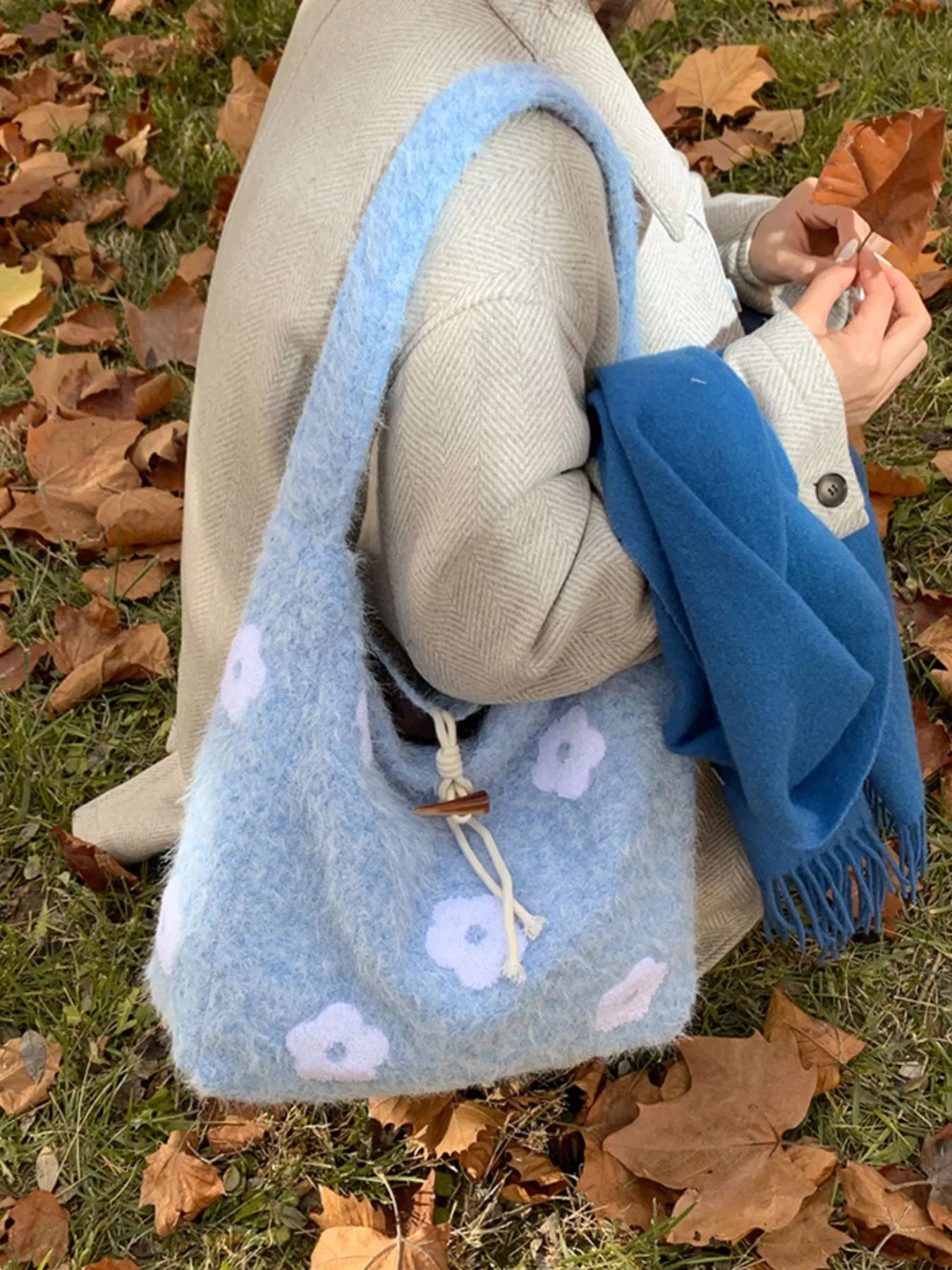 Sarah Express Women's Floral Applique Handbag