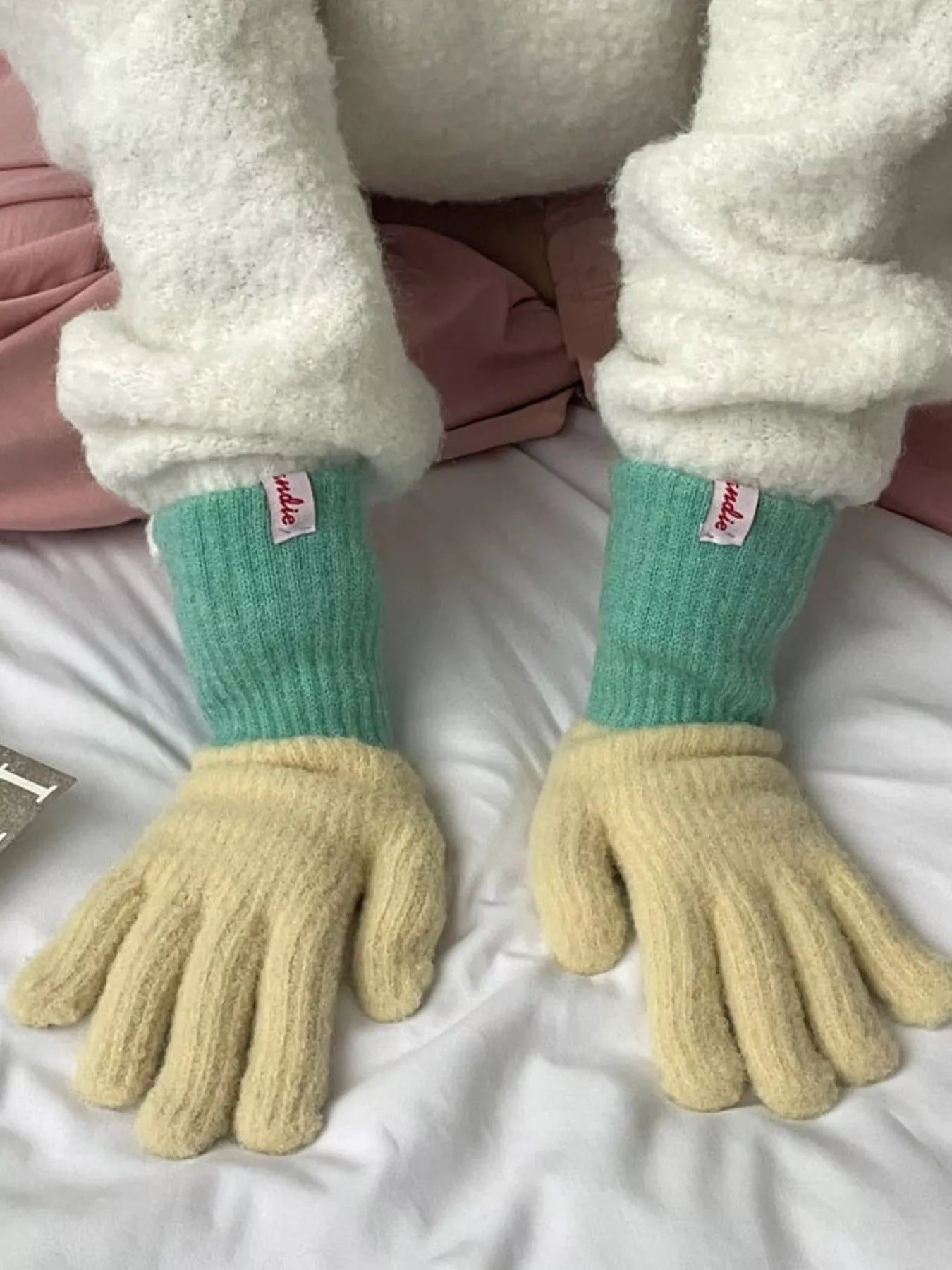 Sarah Express Women's Cozy Knit Gloves with Ribbed Cuff Rice With Green ONESIZE