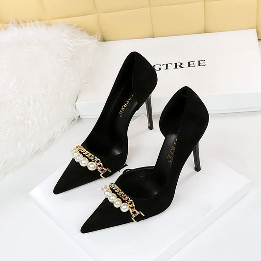 Sarah Express Shallow-toe Pointed-toe Pearl-embellished Metallic Chain Side-cutout Pumps