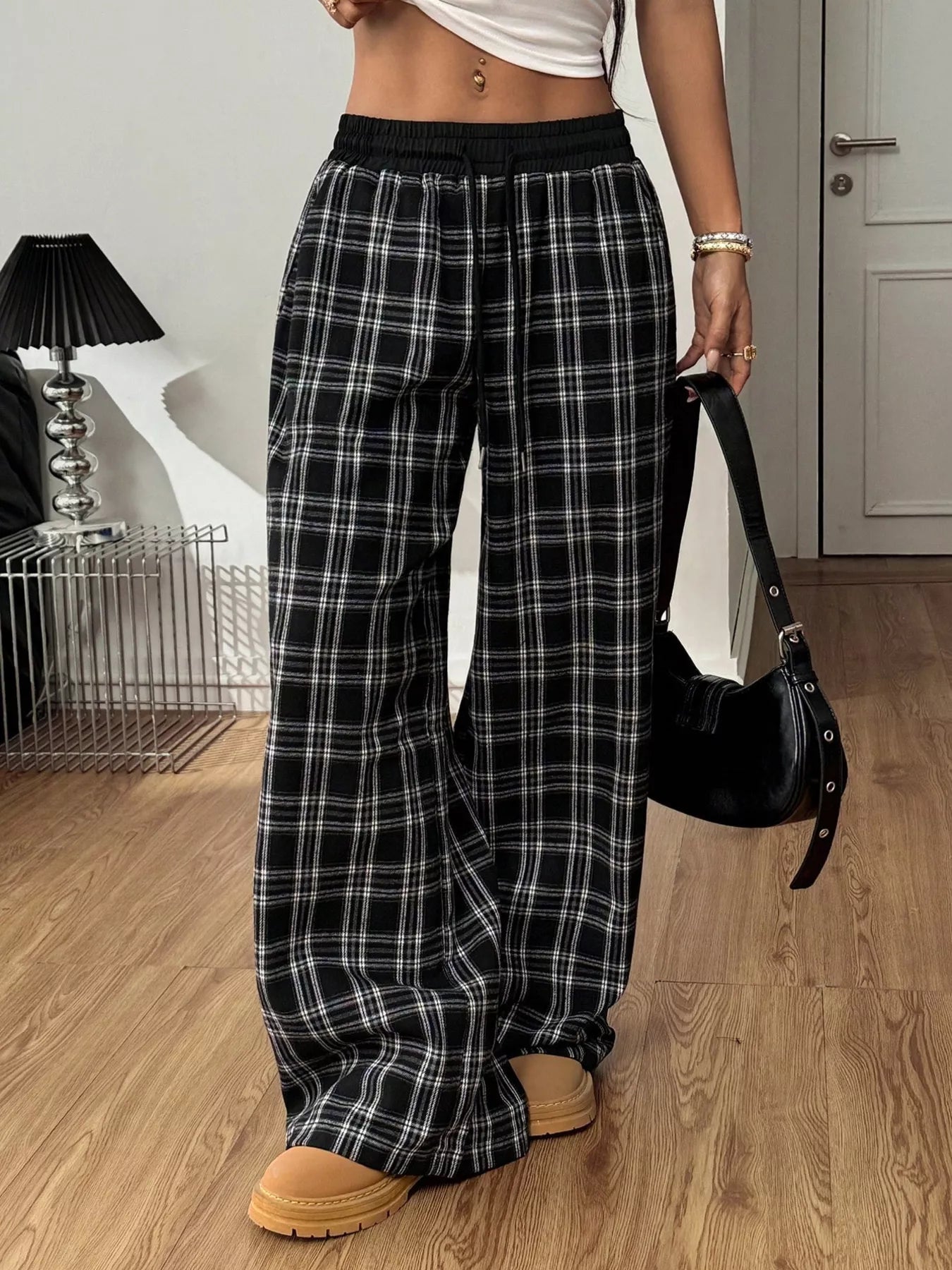 Sarah Express Women's Plaid Wide-Leg Pants with Elastic Waistband Black