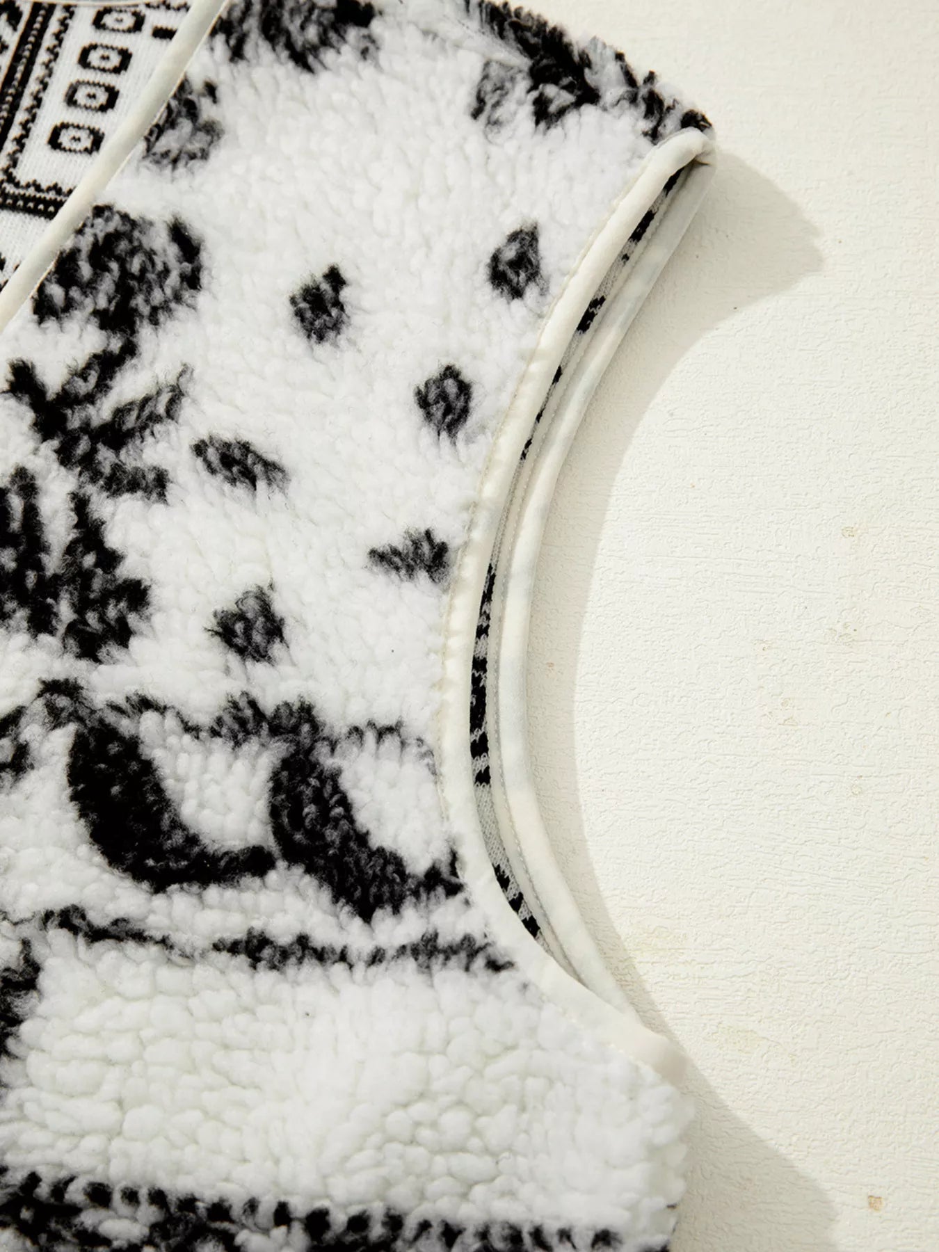 Sarah Express Women's Sherpa Paisley Print Pocketed Western Fashion Vest Jacket