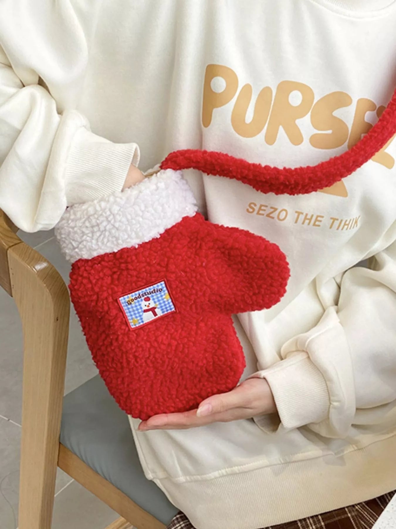 Sarah Express Women's Christmas Mitten-Shaped Plush Crossbody Bag