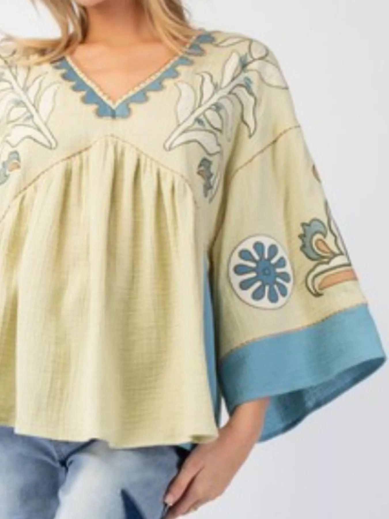 Sarah Express Women's Printed V-Neck Top with Contrast Trim Details