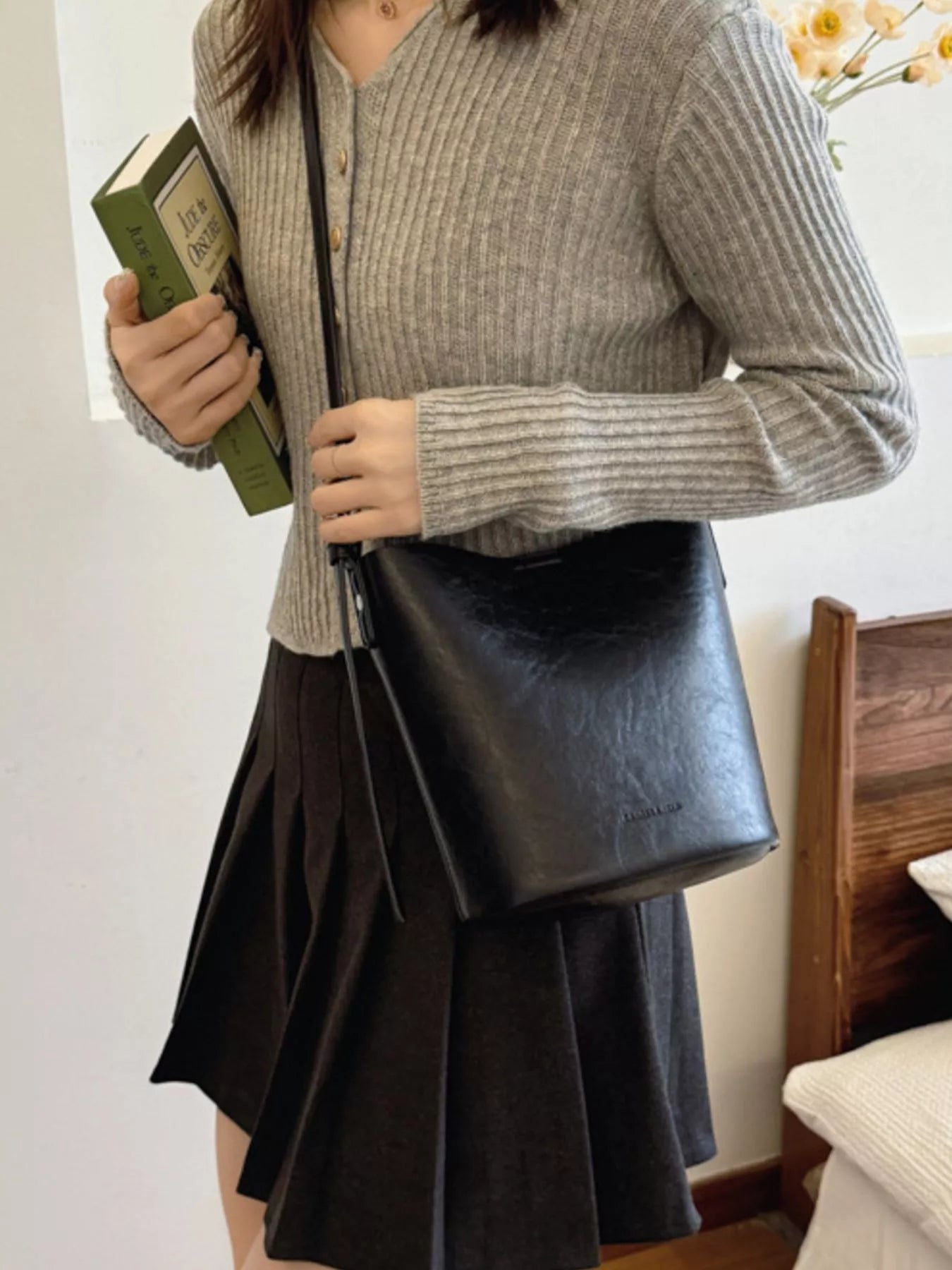 Sarah Express Women's Vintage Style Bucket Crossbody Bag Black ONESIZE