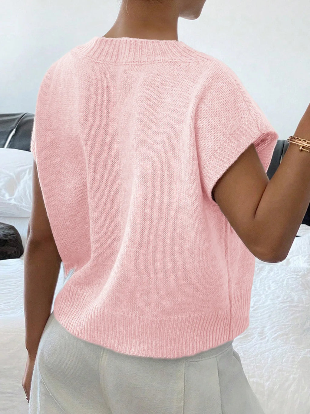 Sarah Express Women's Ribbed Hem V-Neck Short Sleeve Cable-Knit Sweater