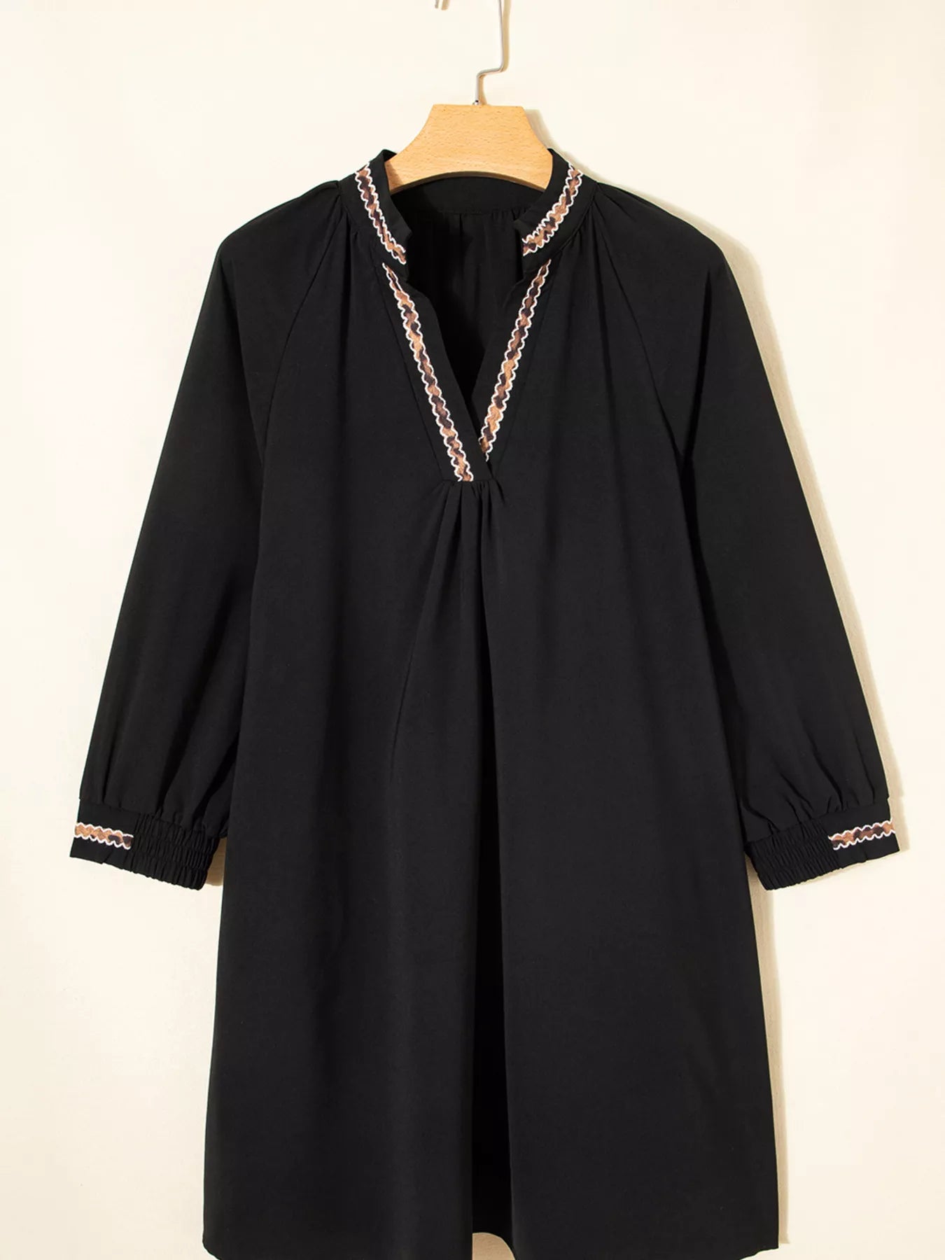 Sarah Express Women's Contrast Trim Bracelet Sleeve Shift Mini Dress