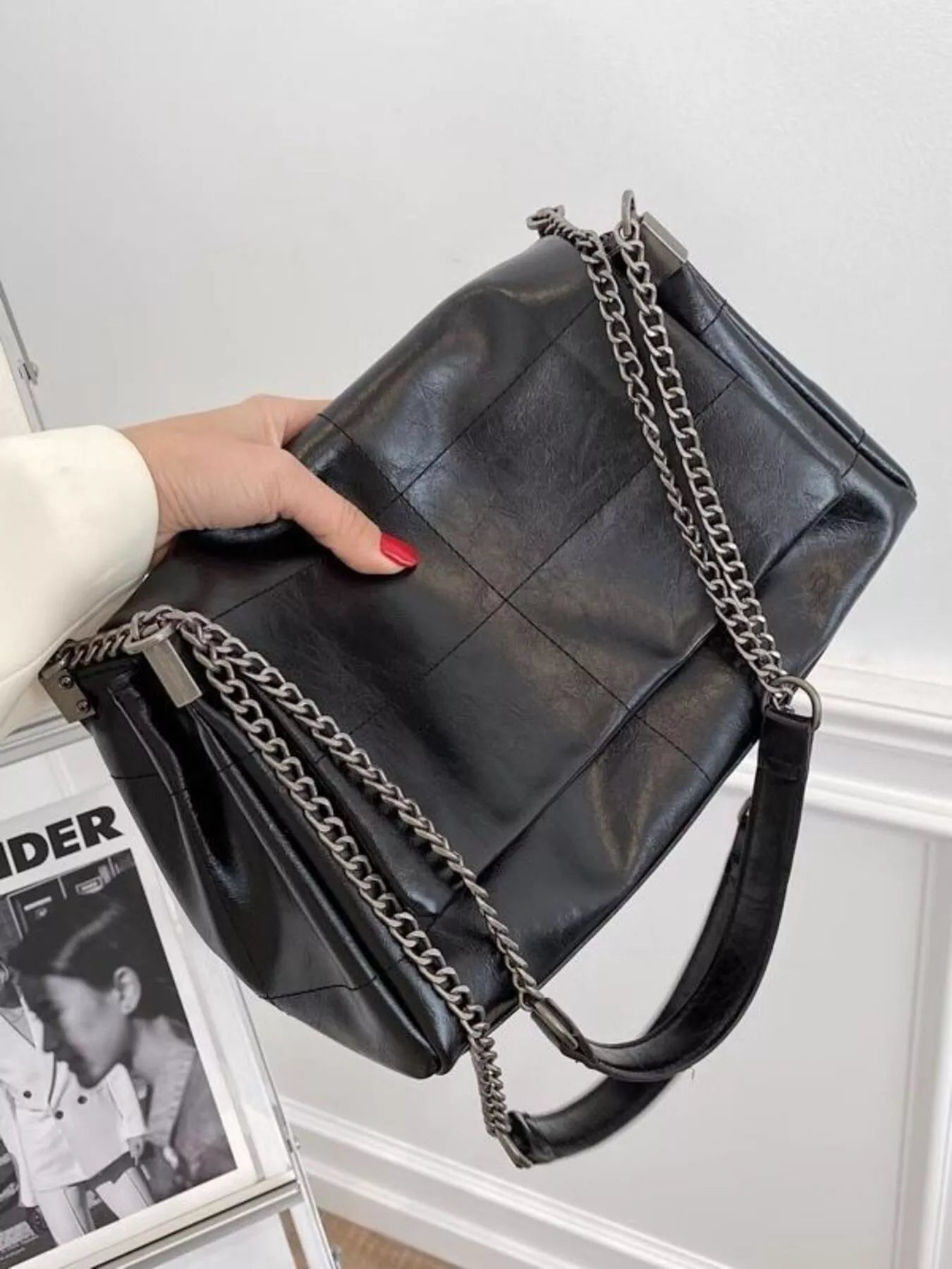 Sarah Express Women's Chain Strap Crossbody Bag