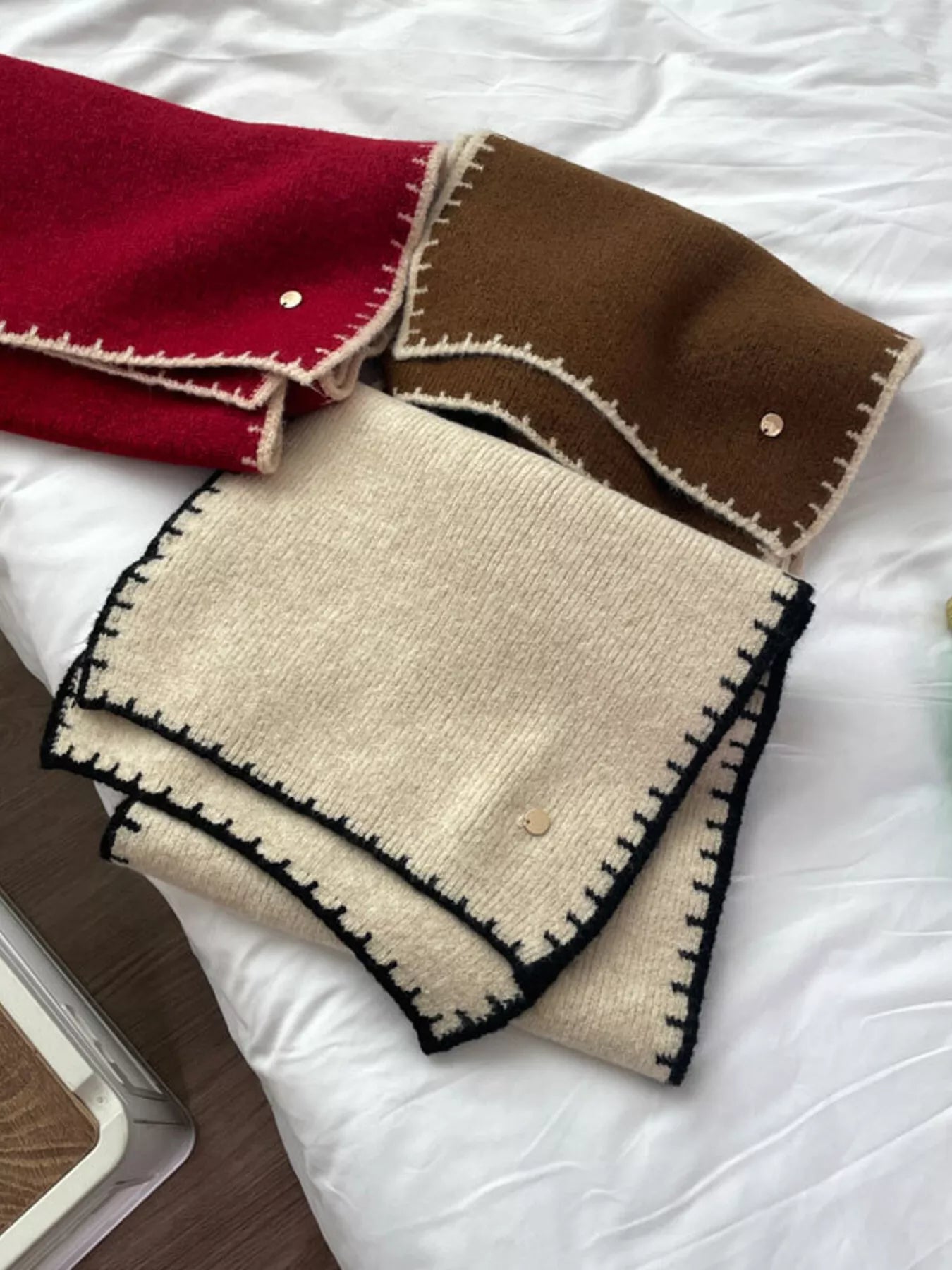 Sarah Express Women's Contrast Trim Knit Scarf