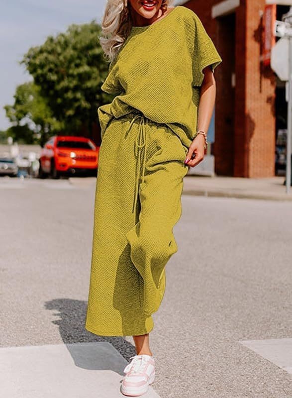 Sarah Express Women's Textured Short Sleeve Top and Pants Two-Piece Casual Set
