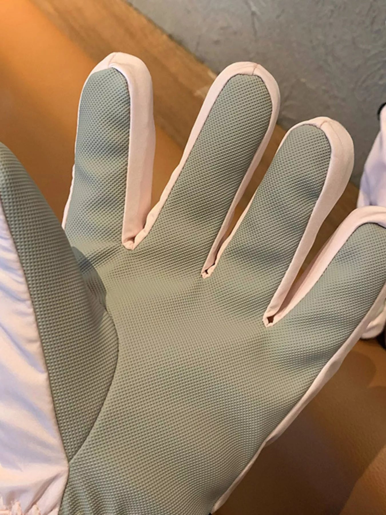 Sarah Express Bear Patterned Winter Gloves - Warm Knit Mittens for Cold Weather