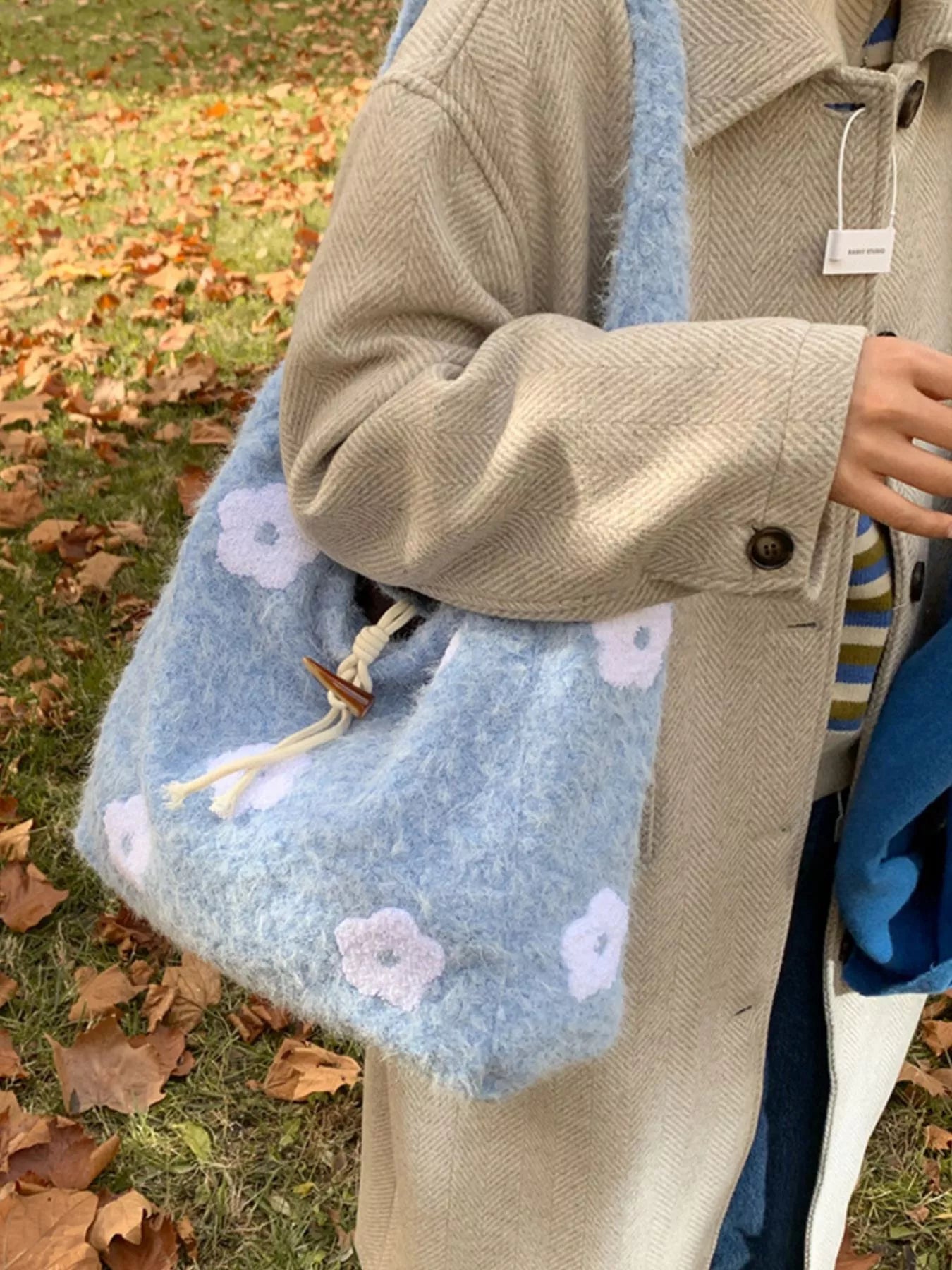 Sarah Express Women's Floral Applique Handbag Light Blue ONESIZE