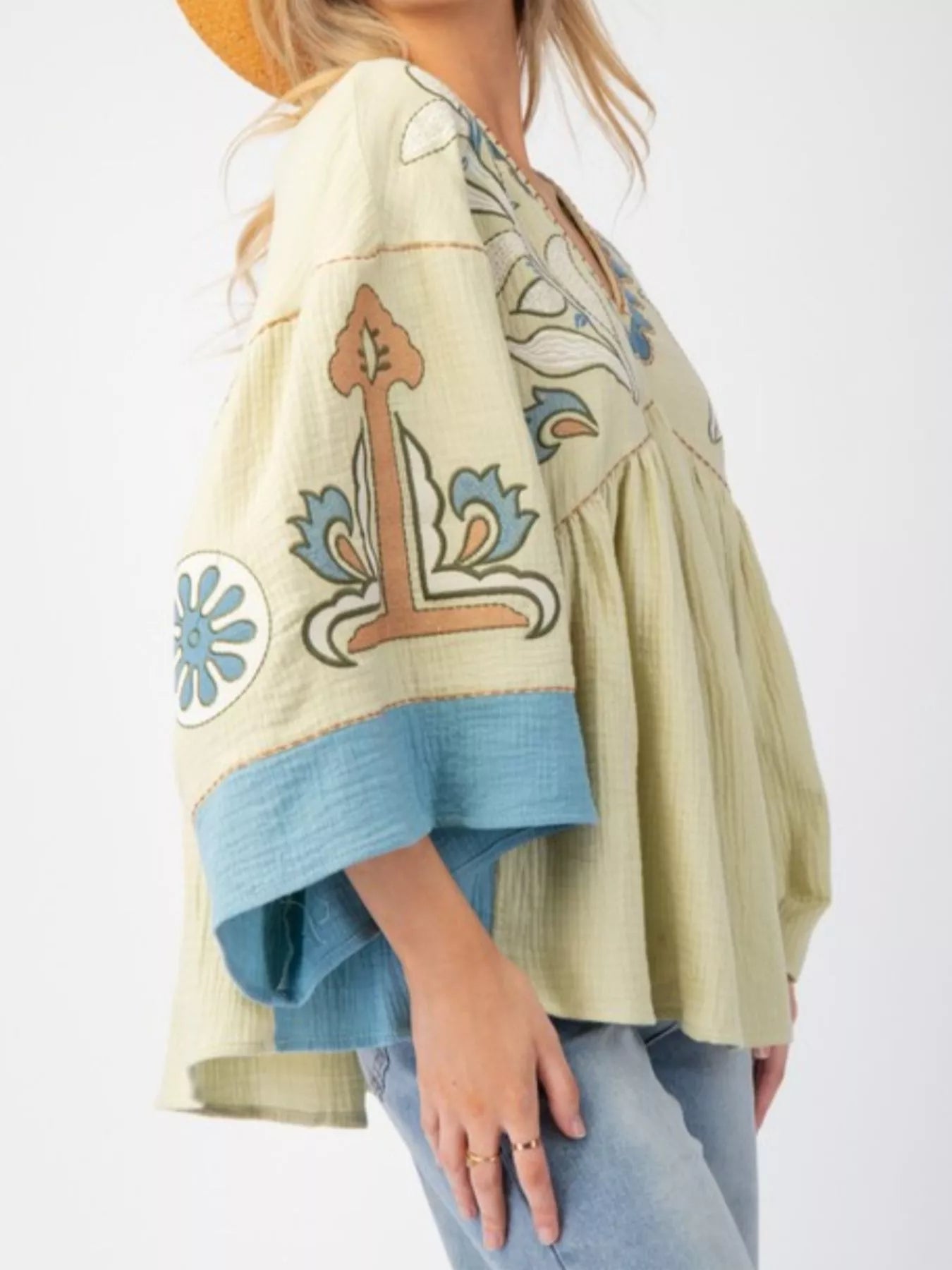 Sarah Express Women's Printed V-Neck Top with Contrast Trim Details