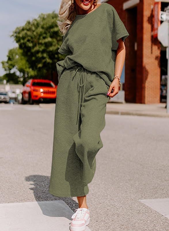 Sarah Express Women's Textured Short Sleeve Top and Pants Two-Piece Casual Set