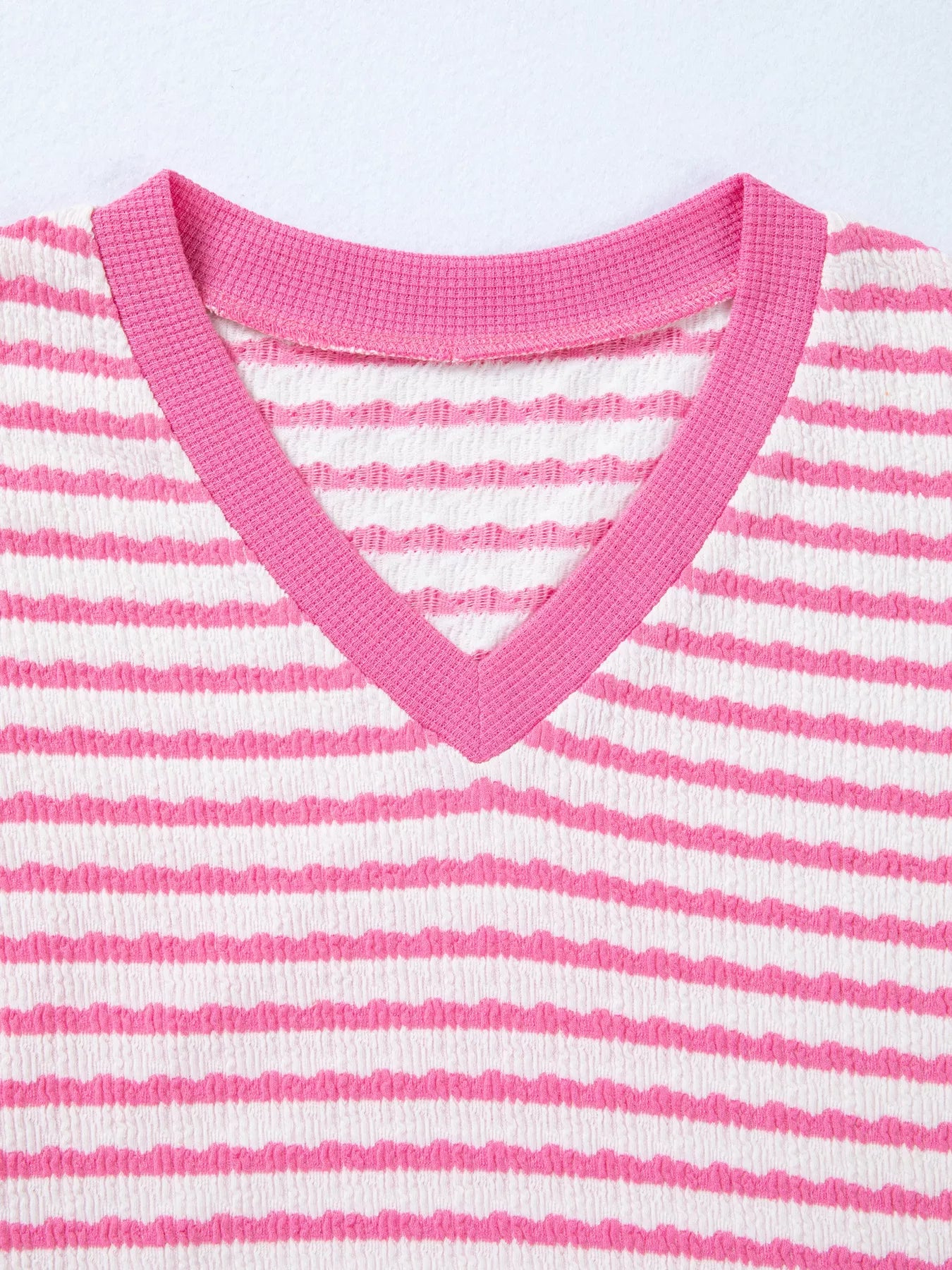 Sarah Express Women's Stripe Textured Knit V-Neck Short Sleeve Top - Contrast Trim Casual Tee