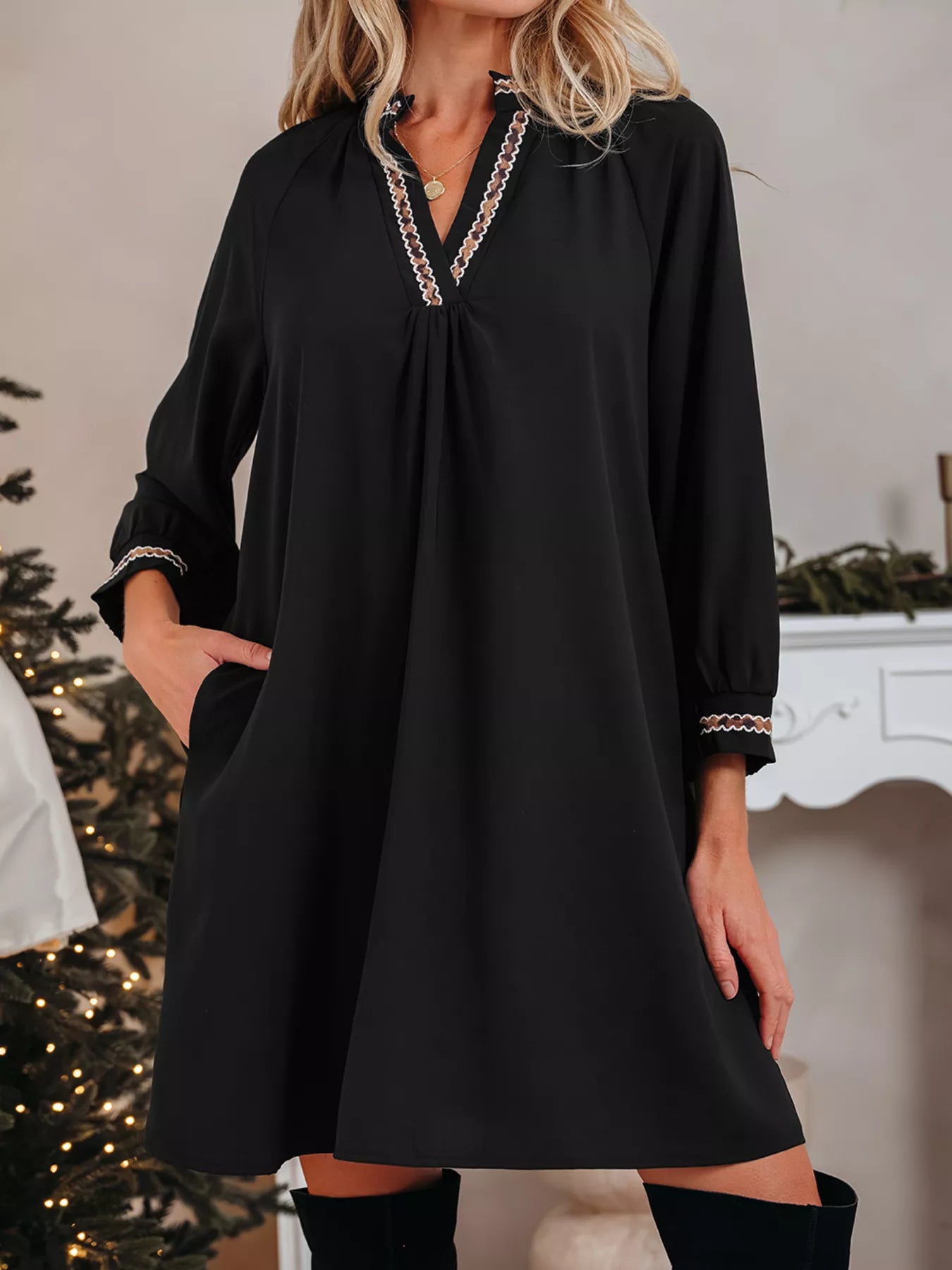 Sarah Express Women's Contrast Trim Bracelet Sleeve Shift Mini Dress