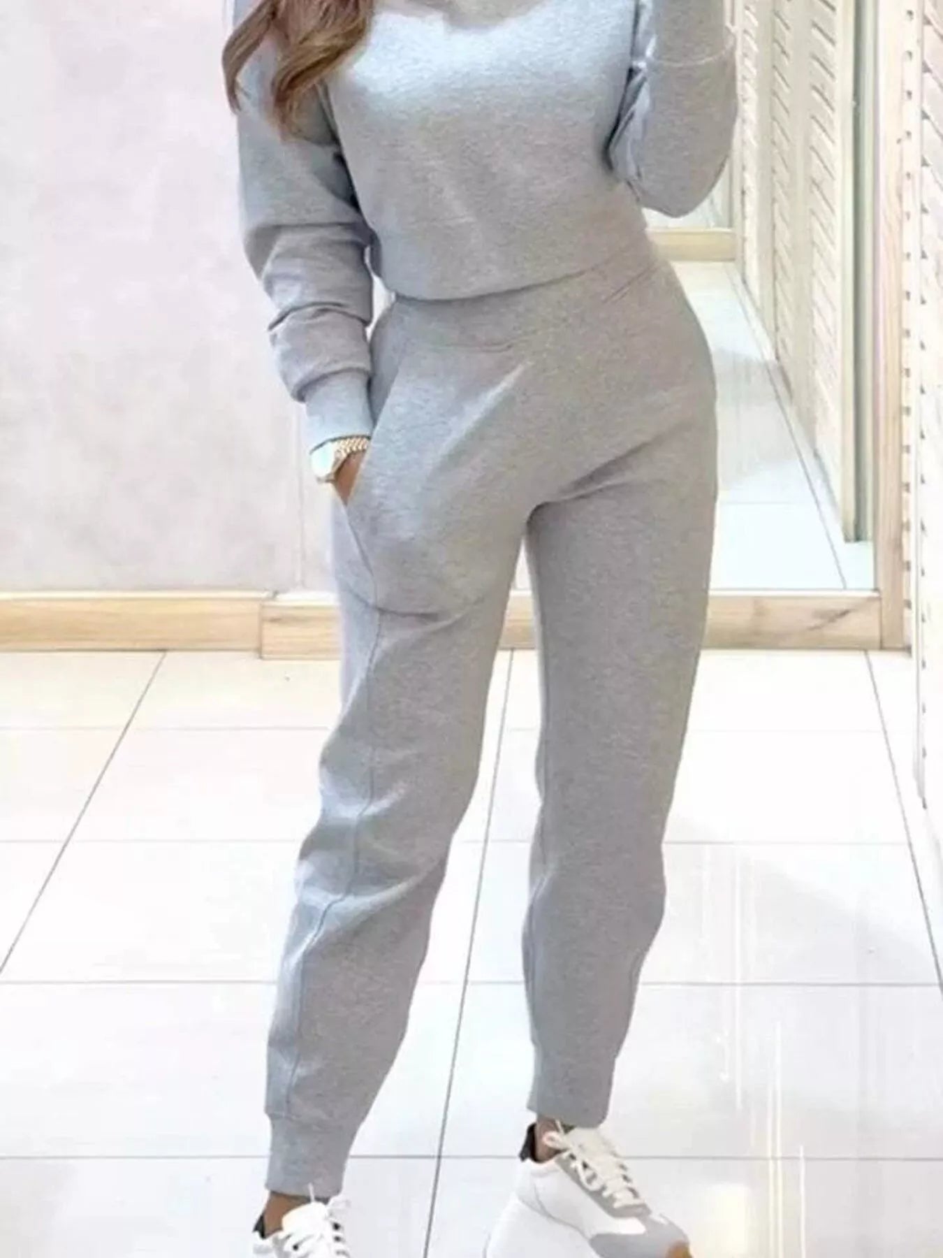 Sarah Express Women's Casual Chic Cropped Sweatshirt and Jogger Set Light Gray
