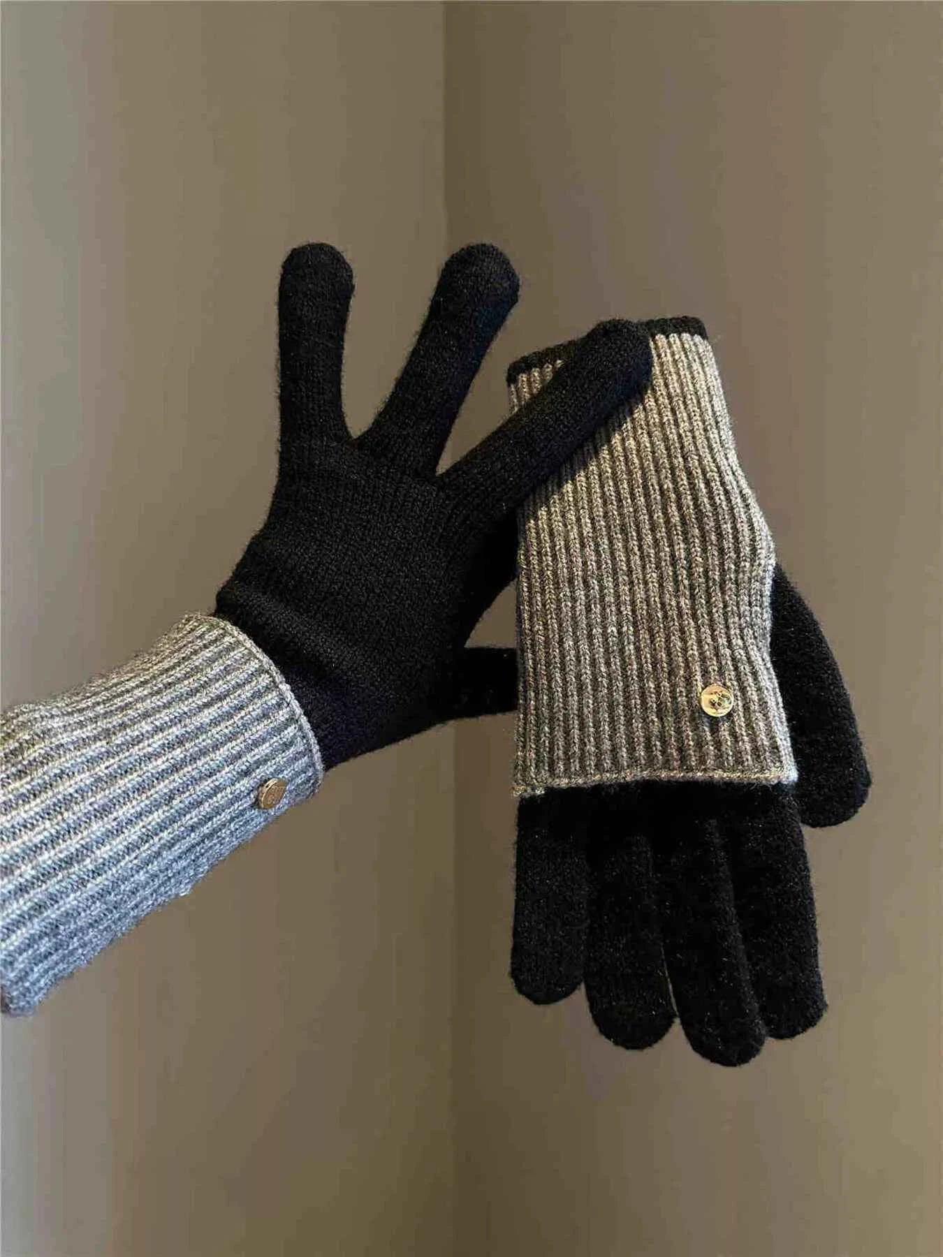 Sarah Express Women's Two-Tone Knitted Gloves - Warm Winter Gloves Black ONESIZE