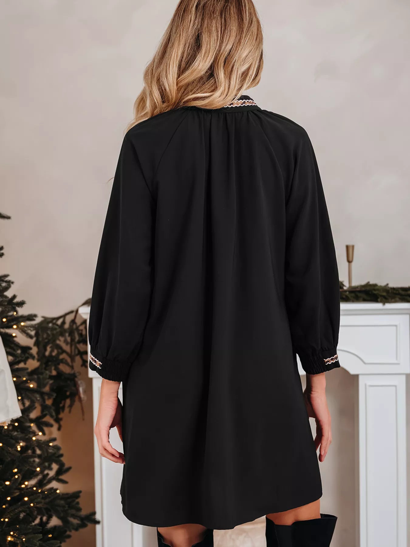 Sarah Express Women's Contrast Trim Bracelet Sleeve Shift Mini Dress