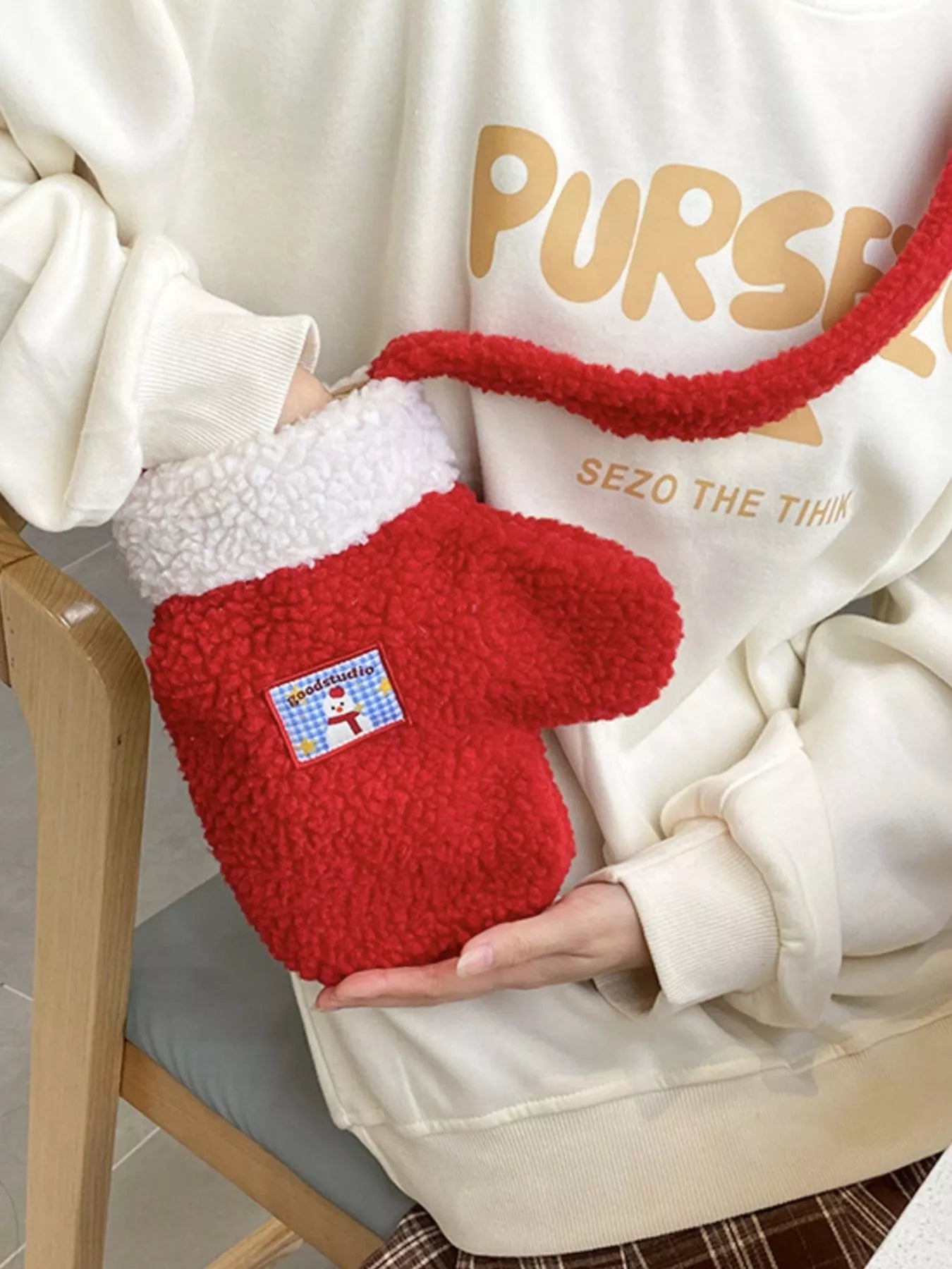 Sarah Express Women's Christmas Mitten-Shaped Plush Crossbody Bag