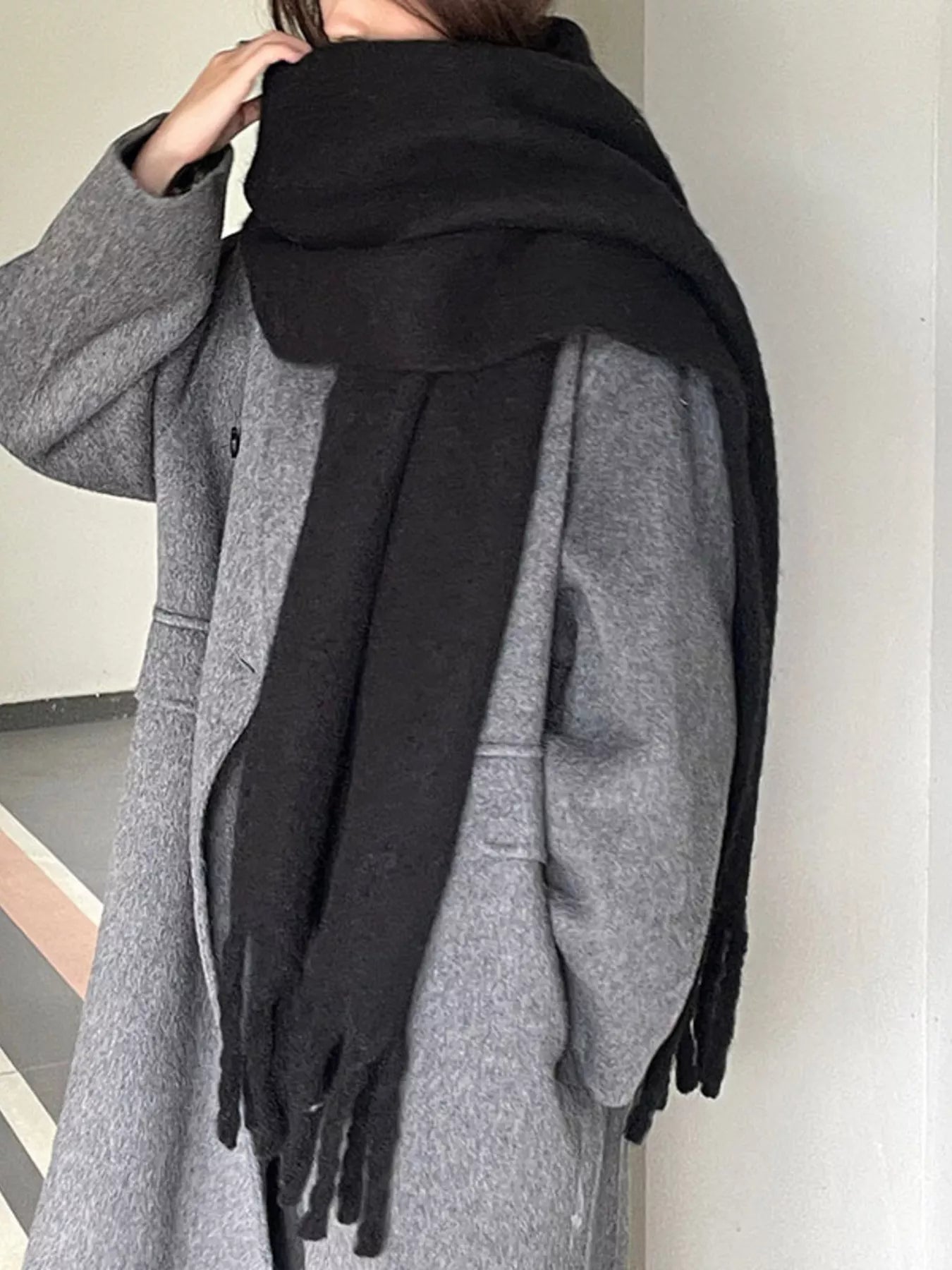 Sarah Express Women's Solid Color Fringe Scarf Black ONESIZE