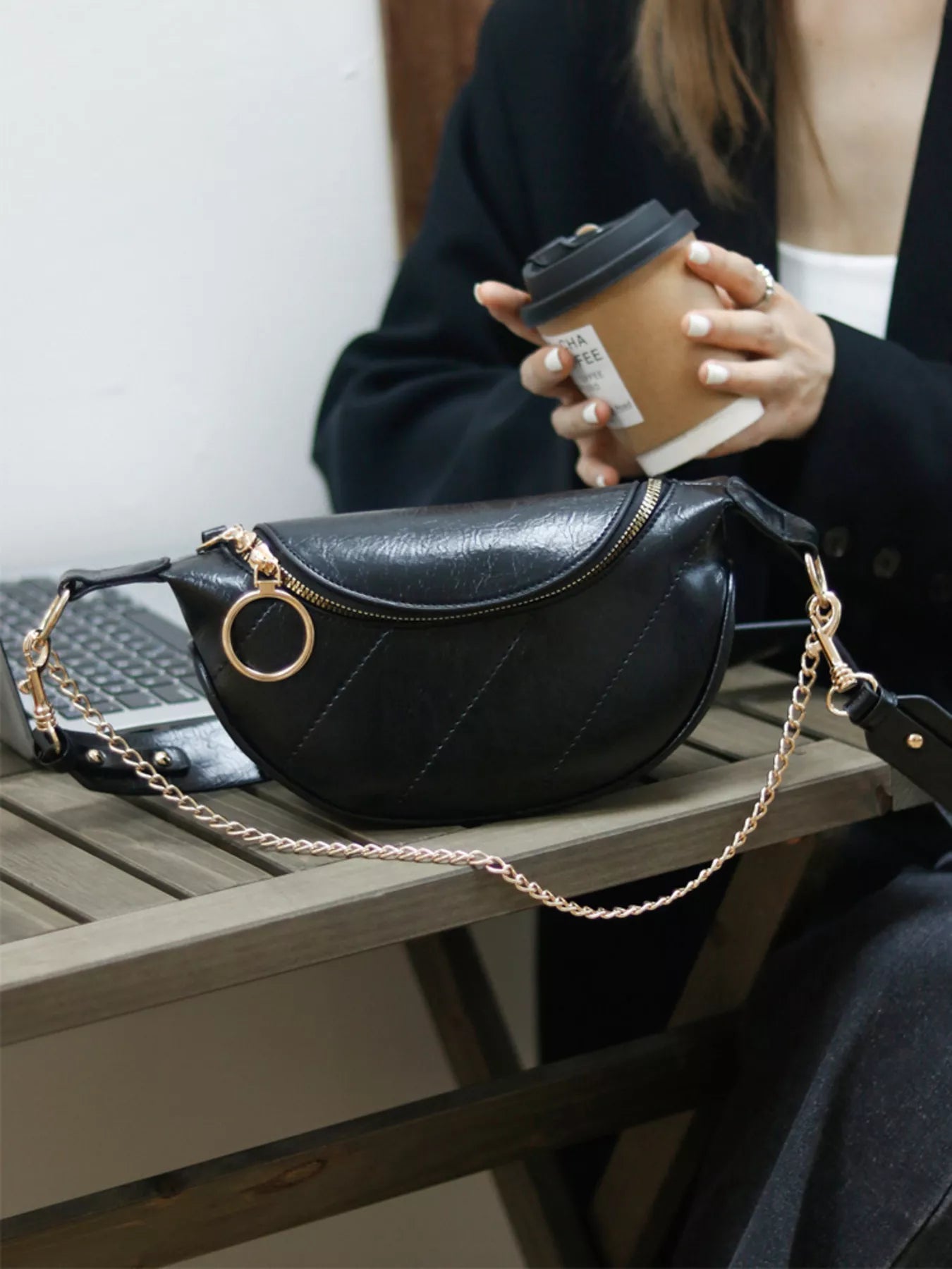 Sarah Express Women's Adjustable Strap Crossbody Bag Black ONESIZE