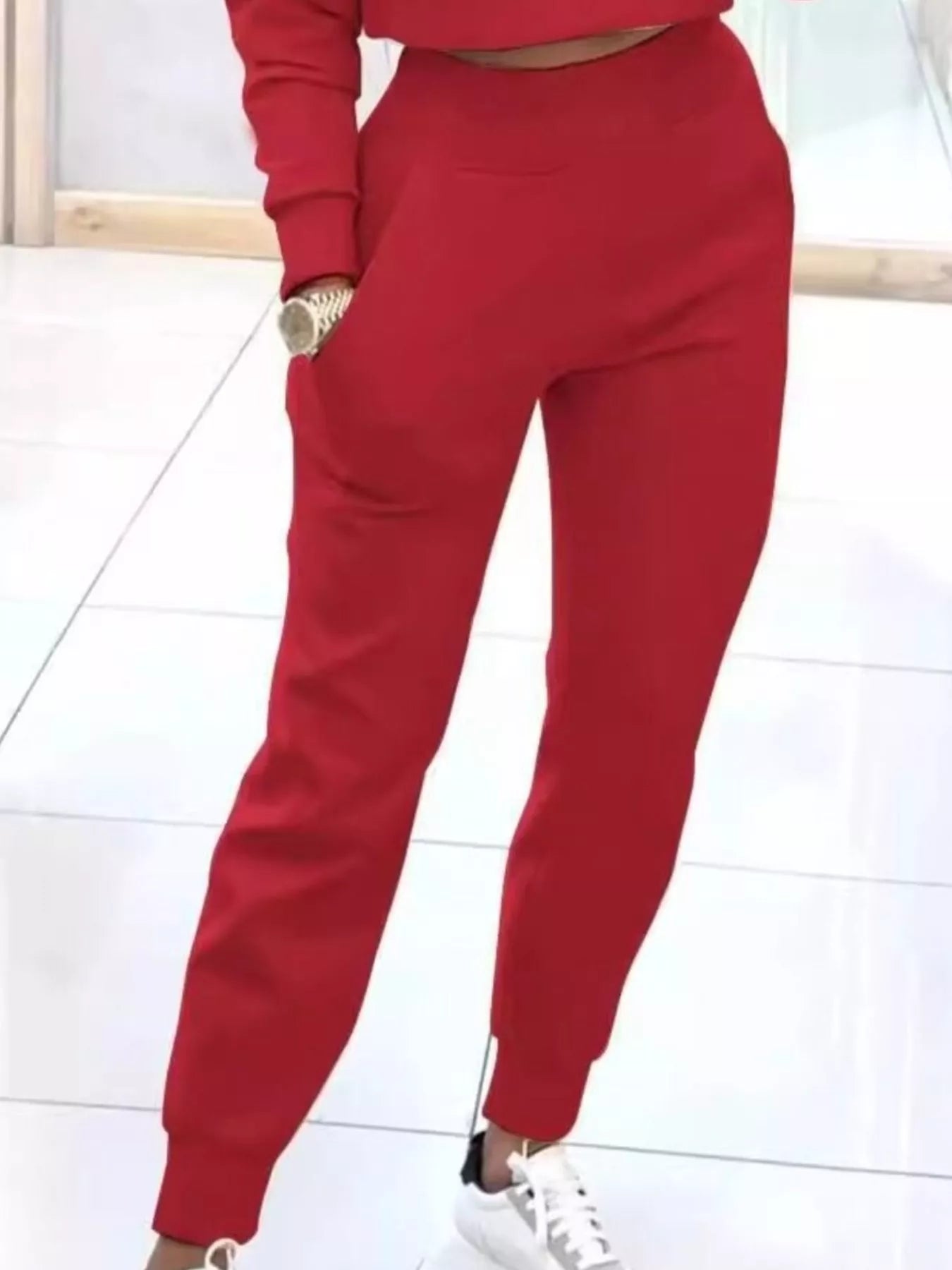 Sarah Express Women's Casual Chic Cropped Sweatshirt and Jogger Set