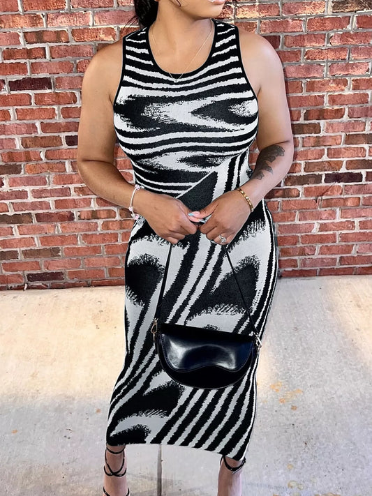 Sarah Express Women's Plus Size Sleeveless Bodycon Maxi Dress with Abstract Print