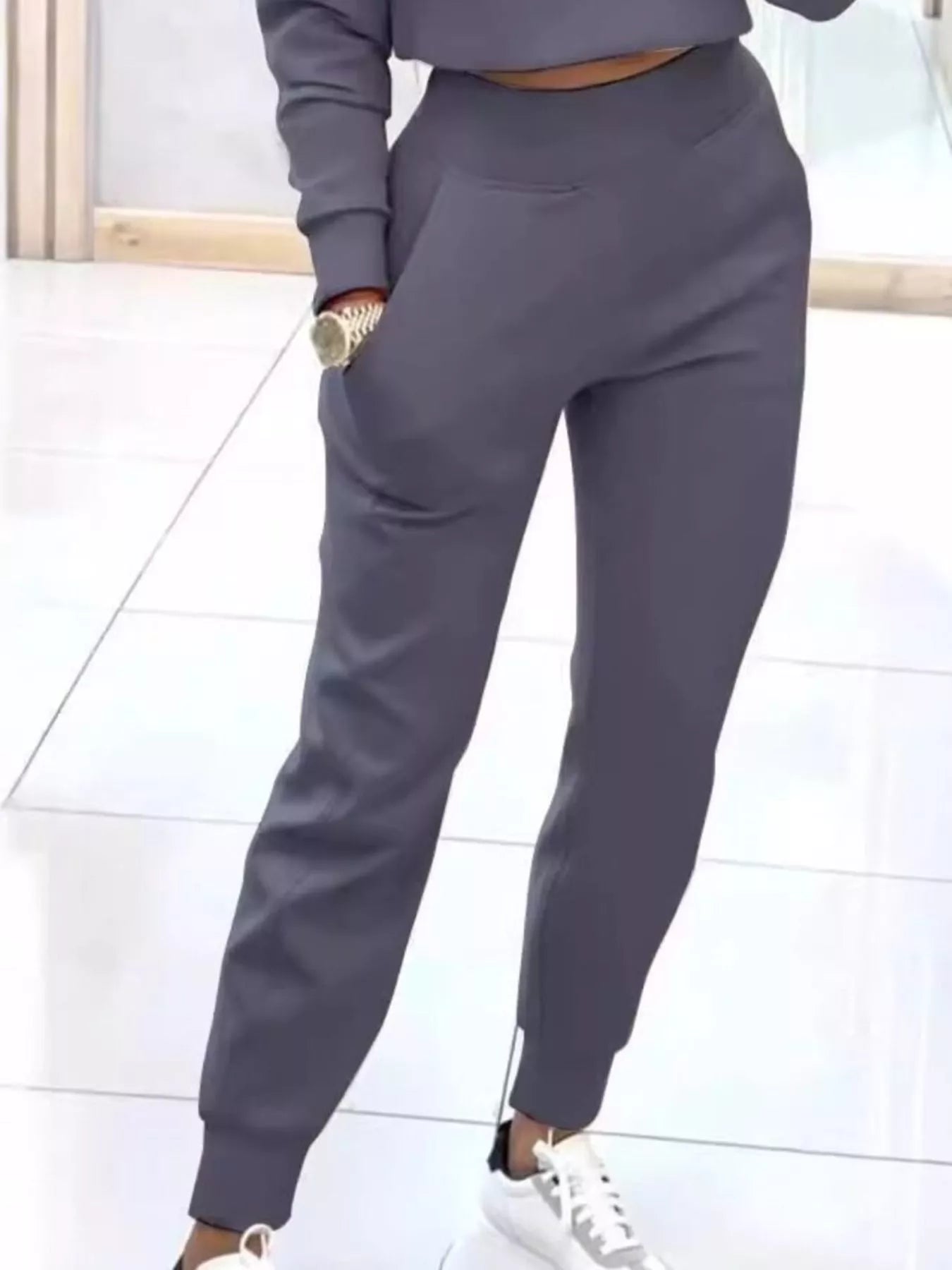 Sarah Express Women's Casual Chic Cropped Sweatshirt and Jogger Set