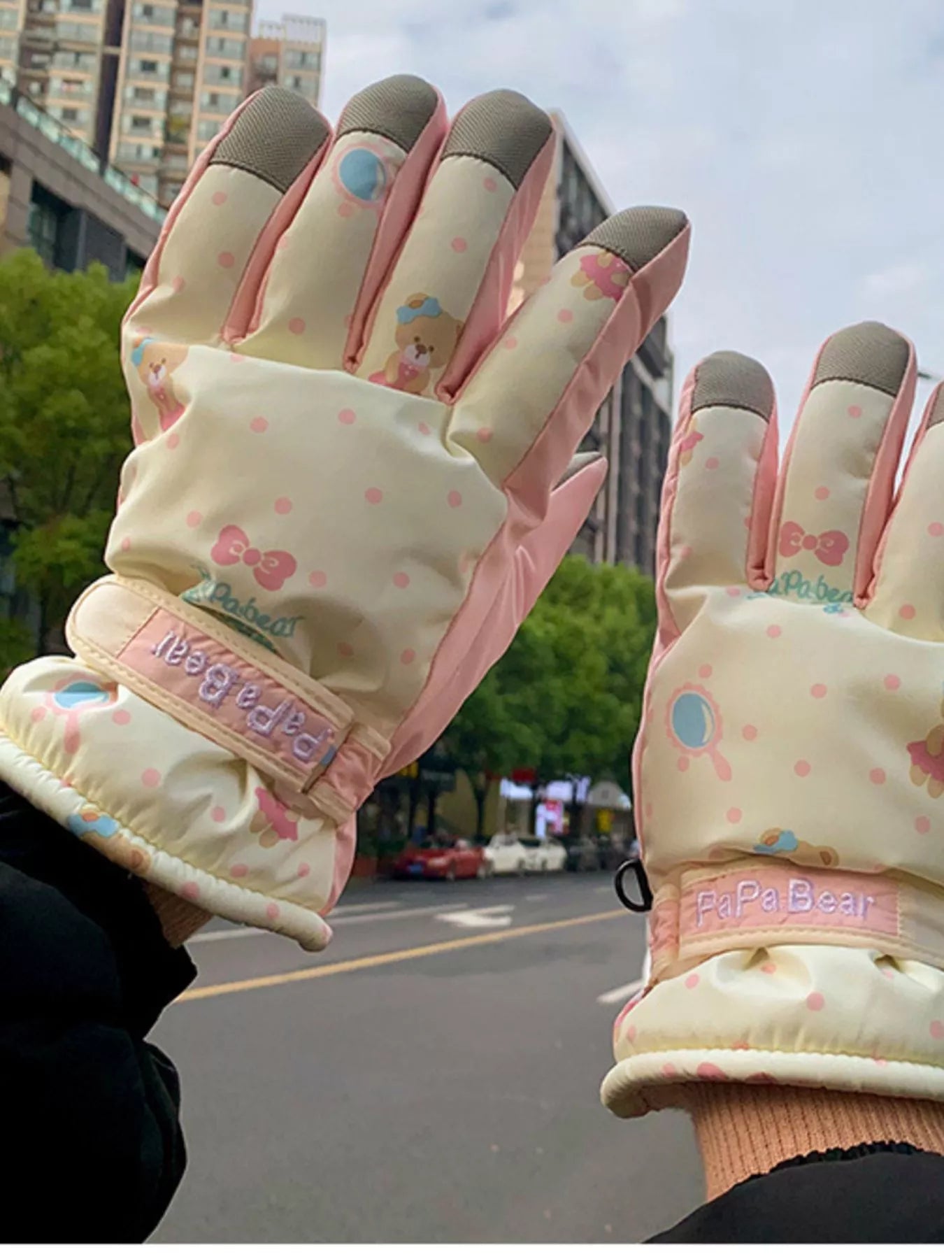 Sarah Express Bear Patterned Winter Gloves - Warm Knit Mittens for Cold Weather