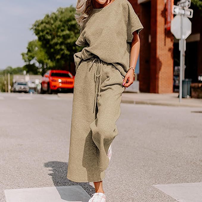 Sarah Express Women's Textured Short Sleeve Top and Pants Two-Piece Casual Set
