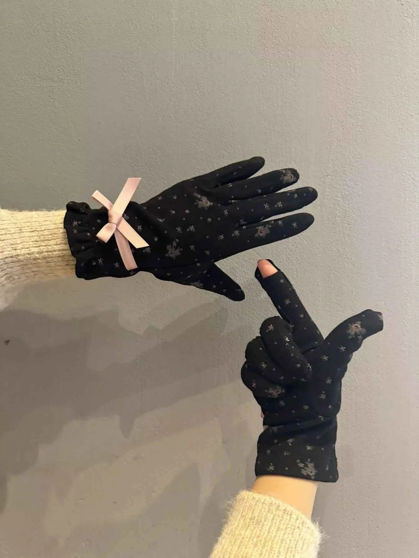 Sarah Express Women's Bowknot Decor Gloves - Winter Fashion Accessory