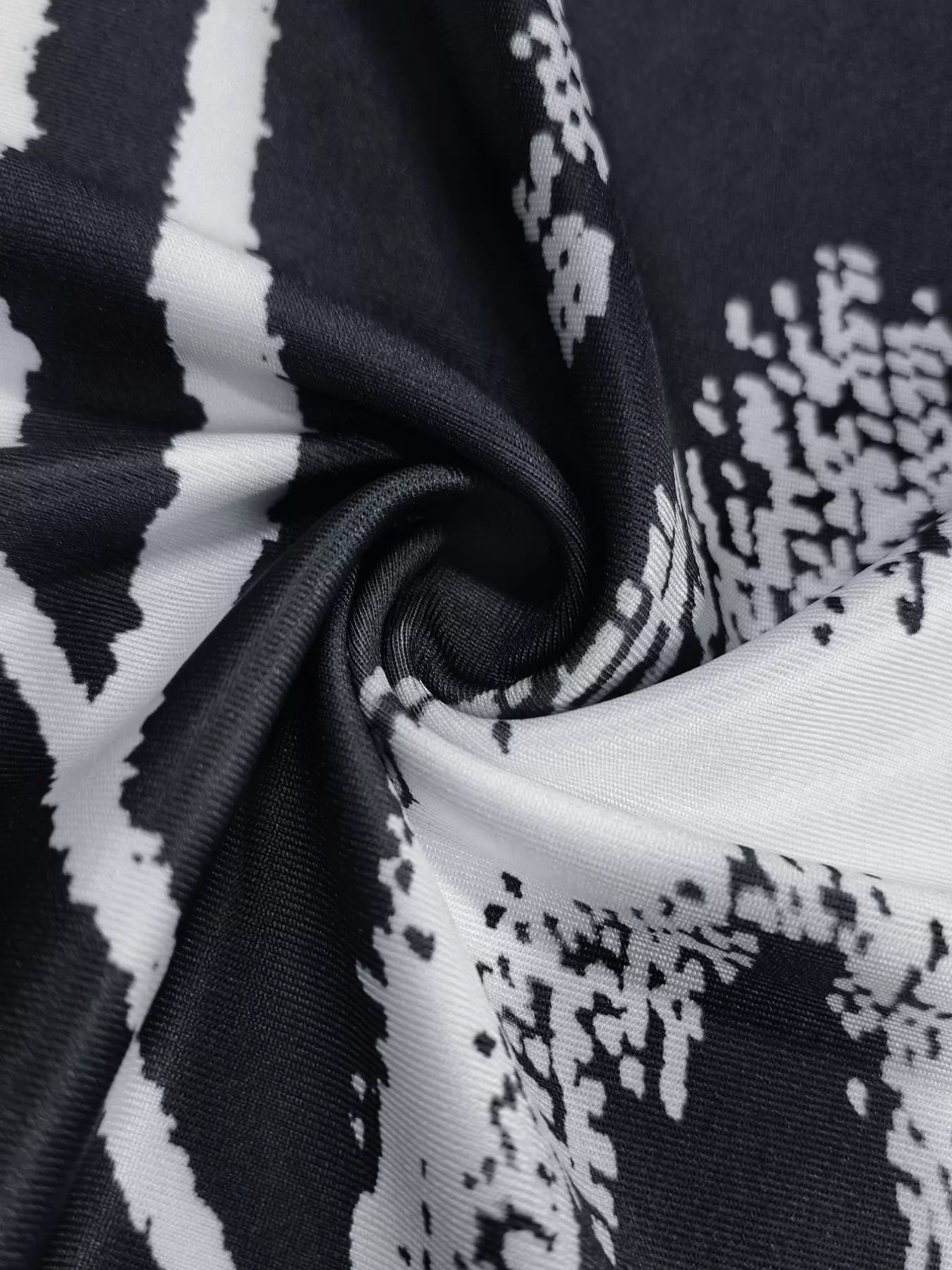 Sarah Express Women's Plus Size Sleeveless Bodycon Maxi Dress with Abstract Print