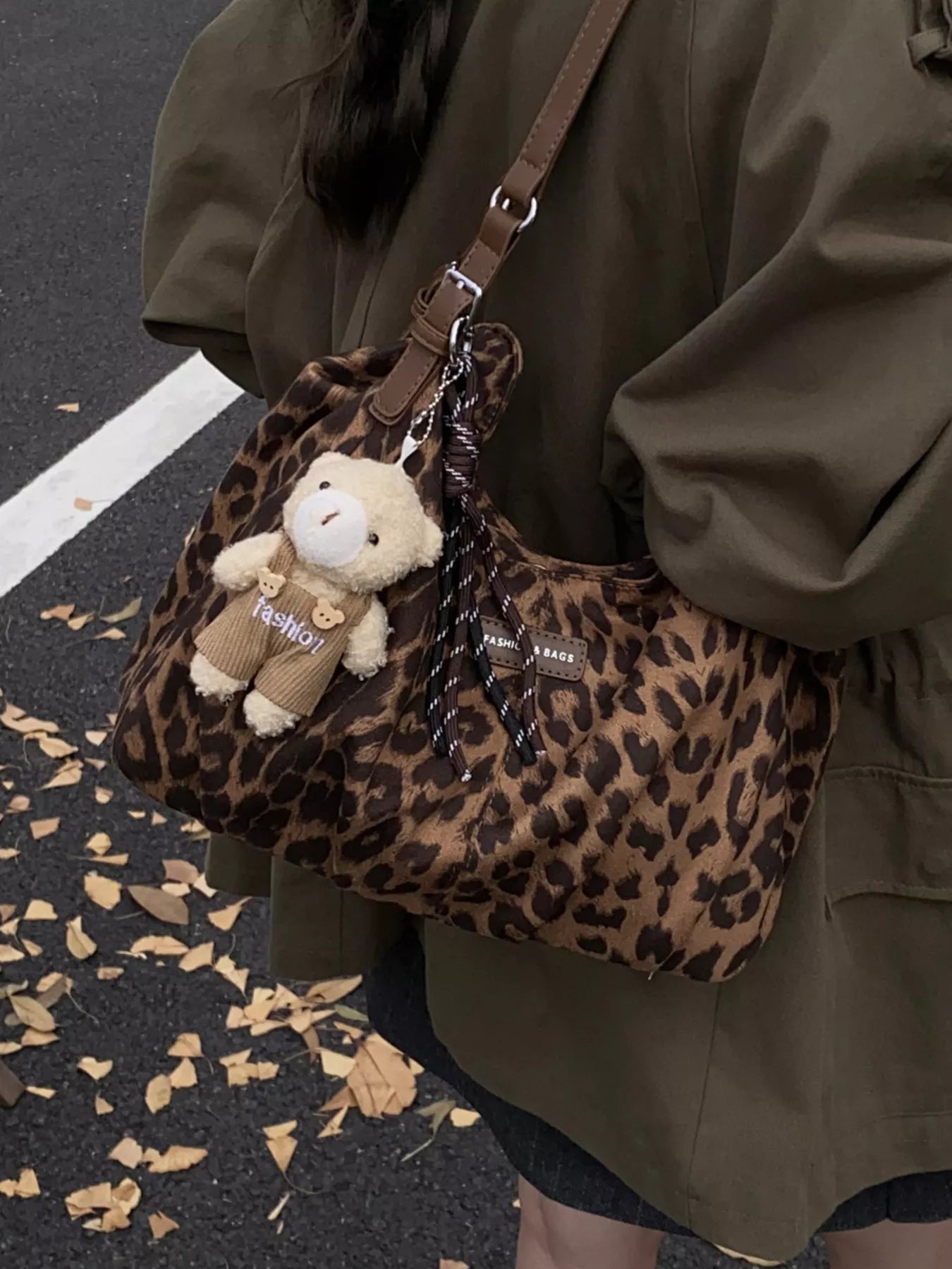 Sarah Express Women's Leopard Print Adjustable Strap Shoulder Bag