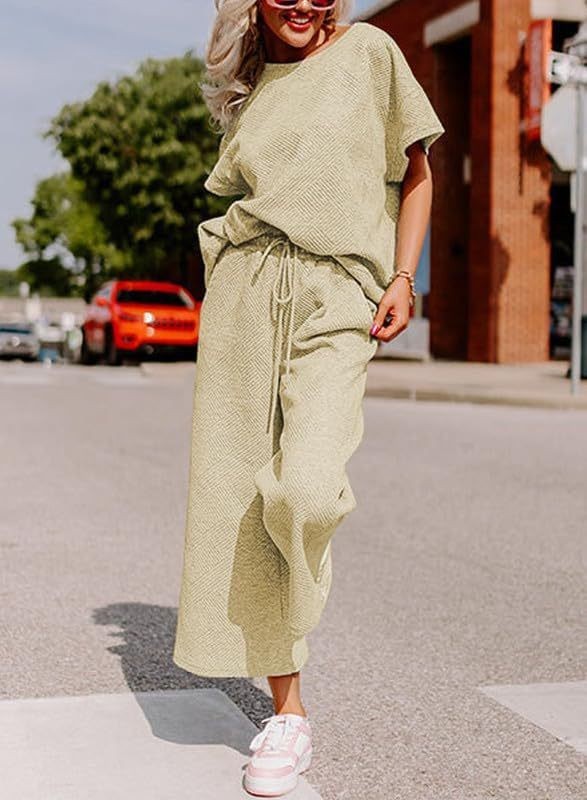 Sarah Express Women's Textured Short Sleeve Top and Pants Two-Piece Casual Set