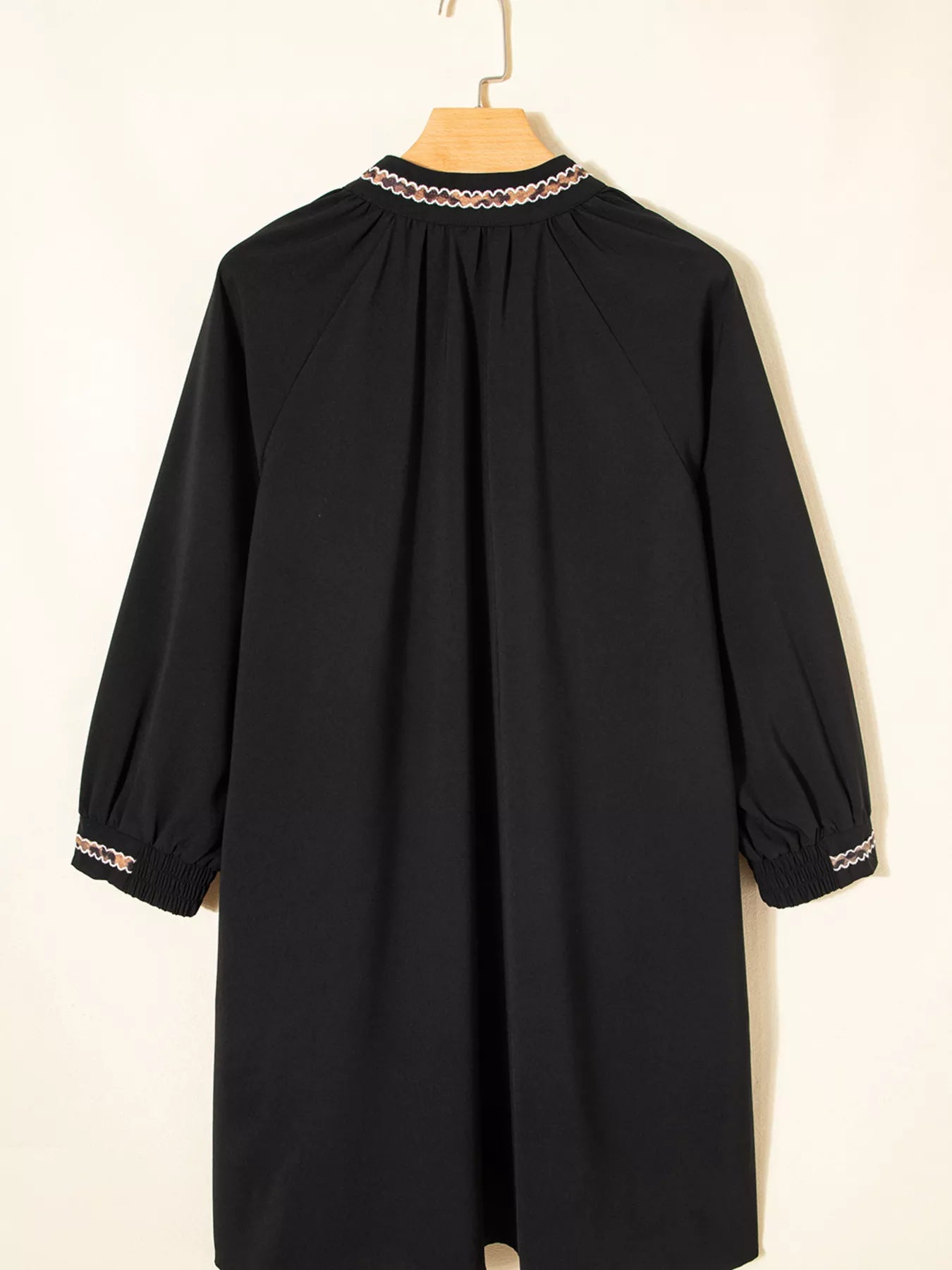 Sarah Express Women's Contrast Trim Bracelet Sleeve Shift Mini Dress