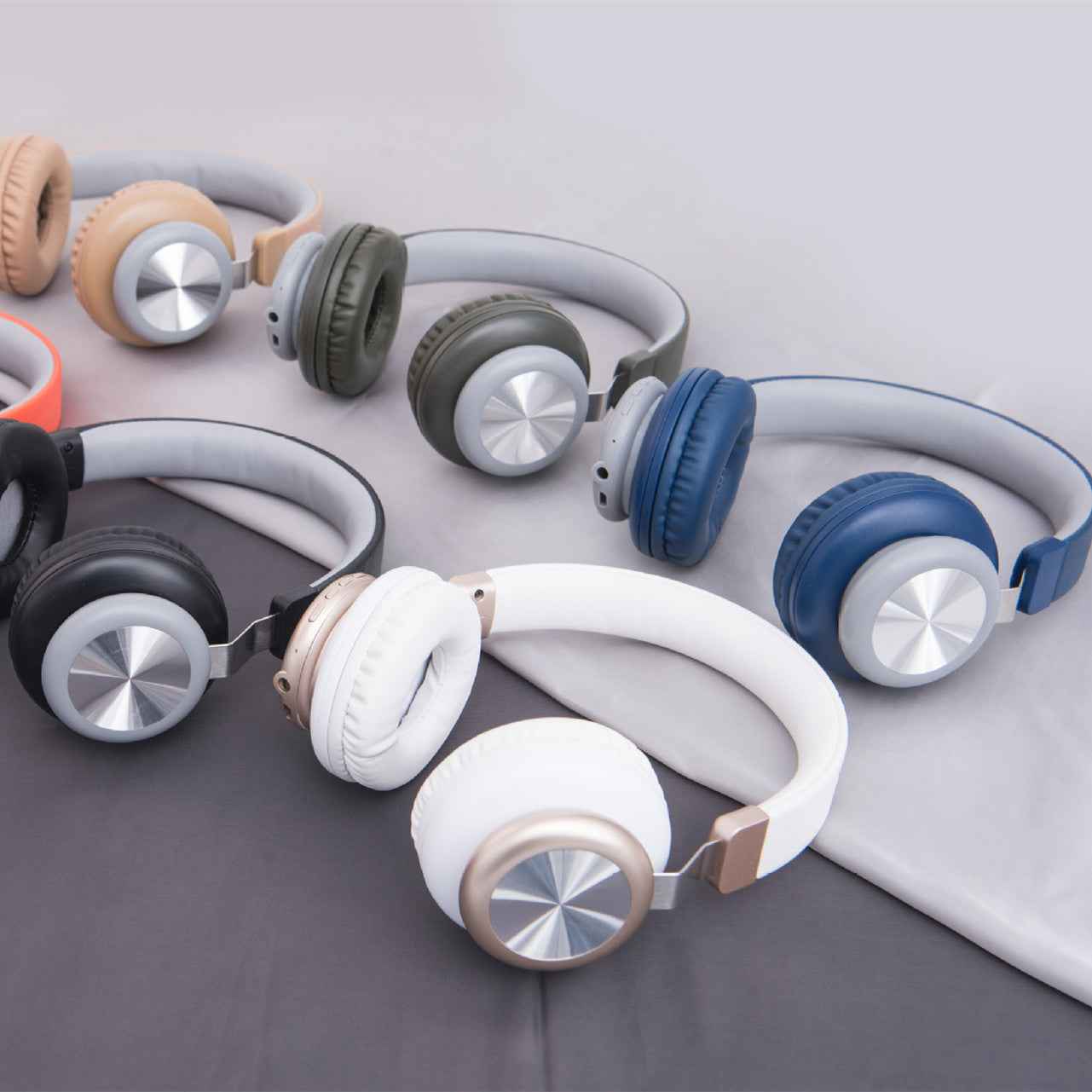 Sarah Express Wireless Bluetooth Gaming Headset with FM Radio & Memory Card Support - Over-Ear Headphones