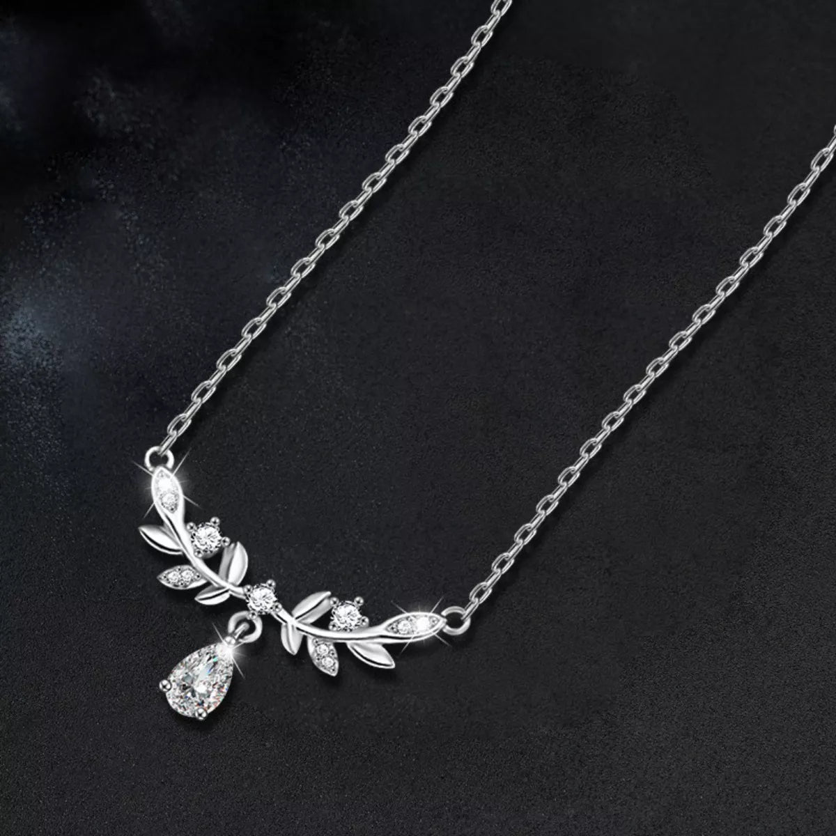 Sarah Express Women's 925 Sterling Silver Moissanite Leaf Necklace