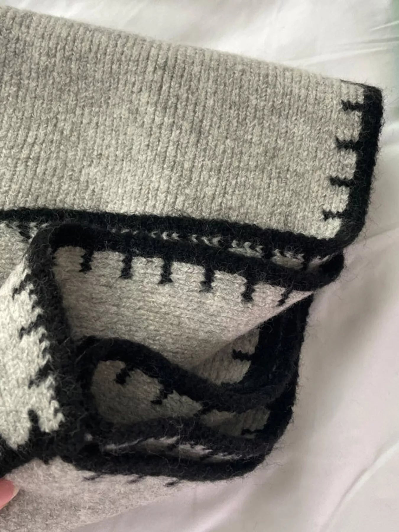 Sarah Express Women's Contrast Trim Knit Scarf