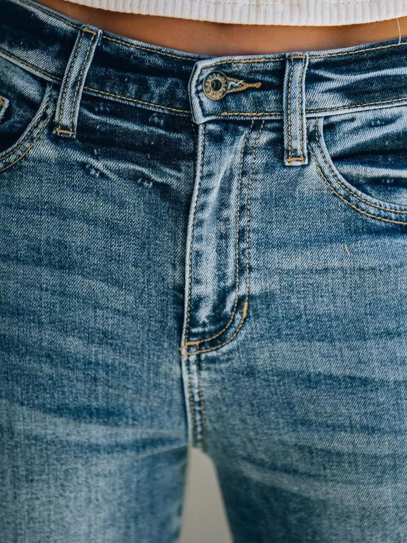 Sarah Express Women's Frayed Hem High-Waisted Wide Leg Jeans