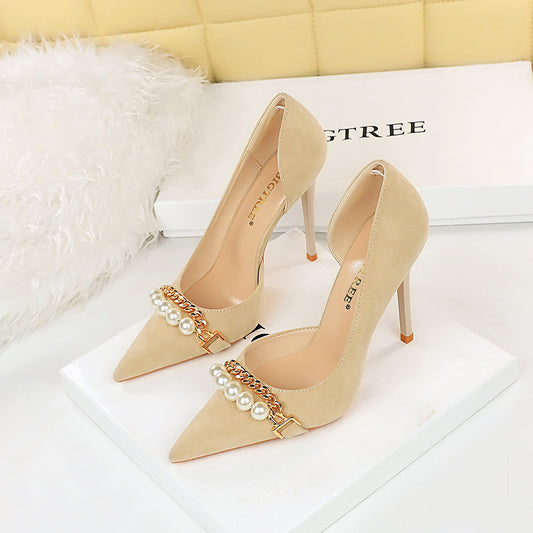 Sarah Express Shallow-toe Pointed-toe Pearl-embellished Metallic Chain Side-cutout Pumps