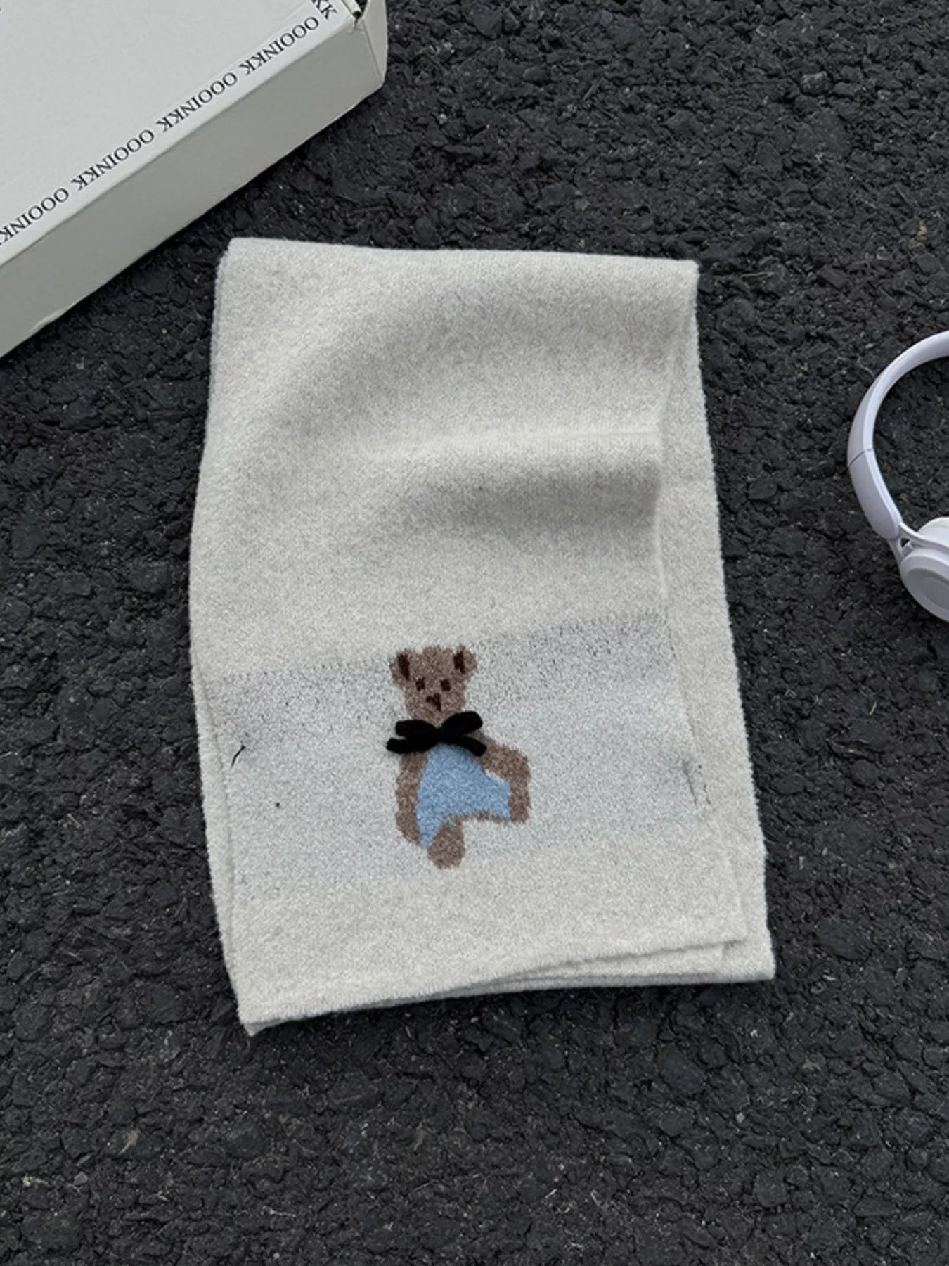 Sarah Express Women's Bear Knitted Scarf White ONESIZE