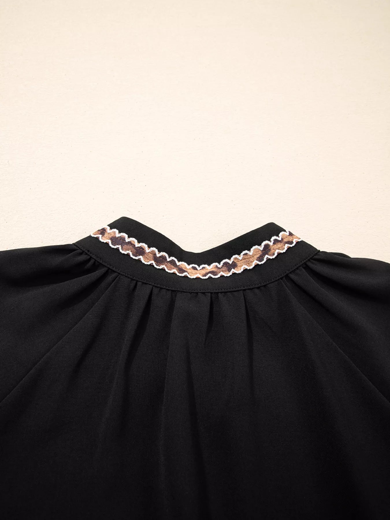 Sarah Express Women's Contrast Trim Bracelet Sleeve Shift Mini Dress