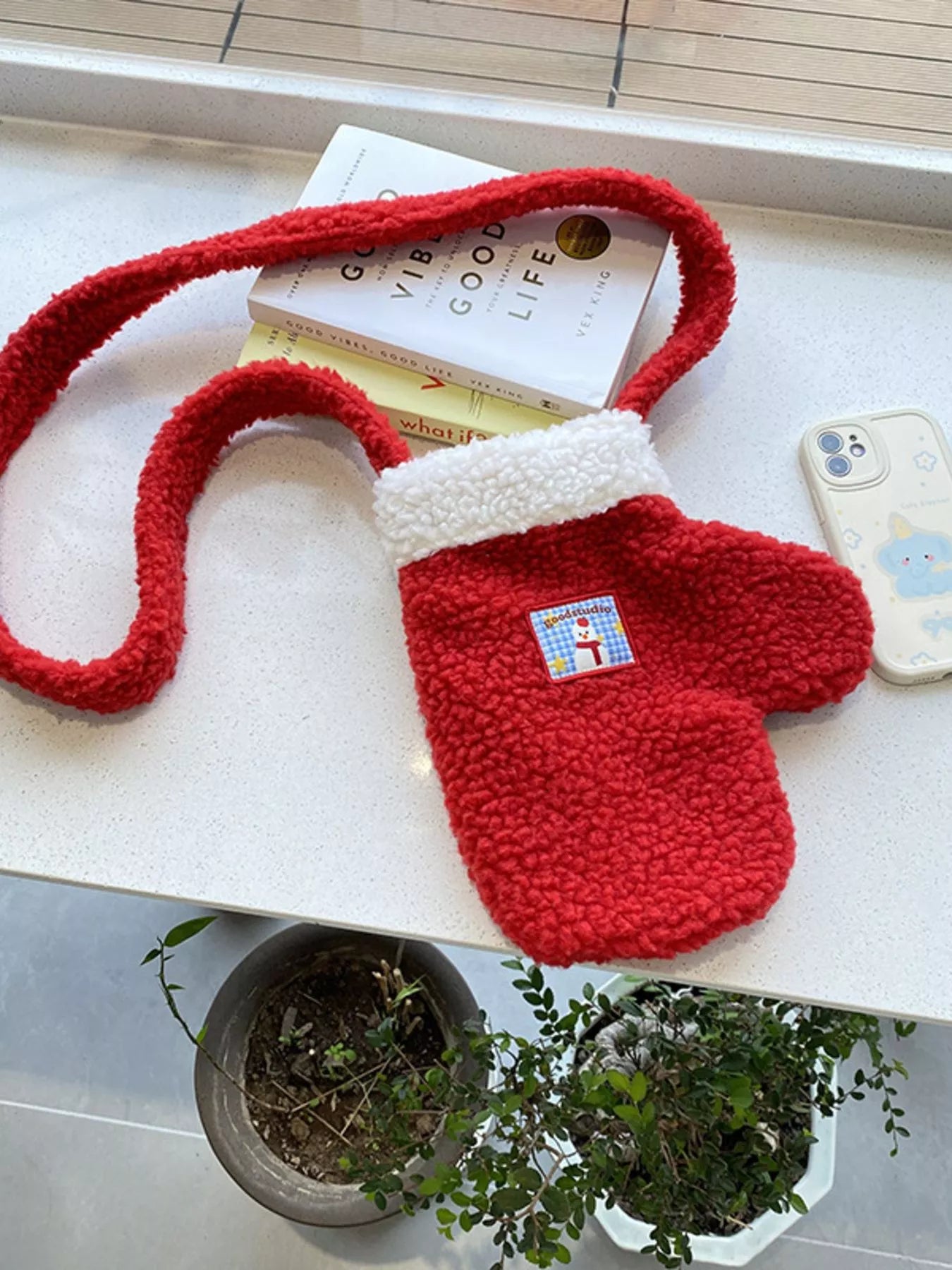 Sarah Express Women's Christmas Mitten-Shaped Plush Crossbody Bag