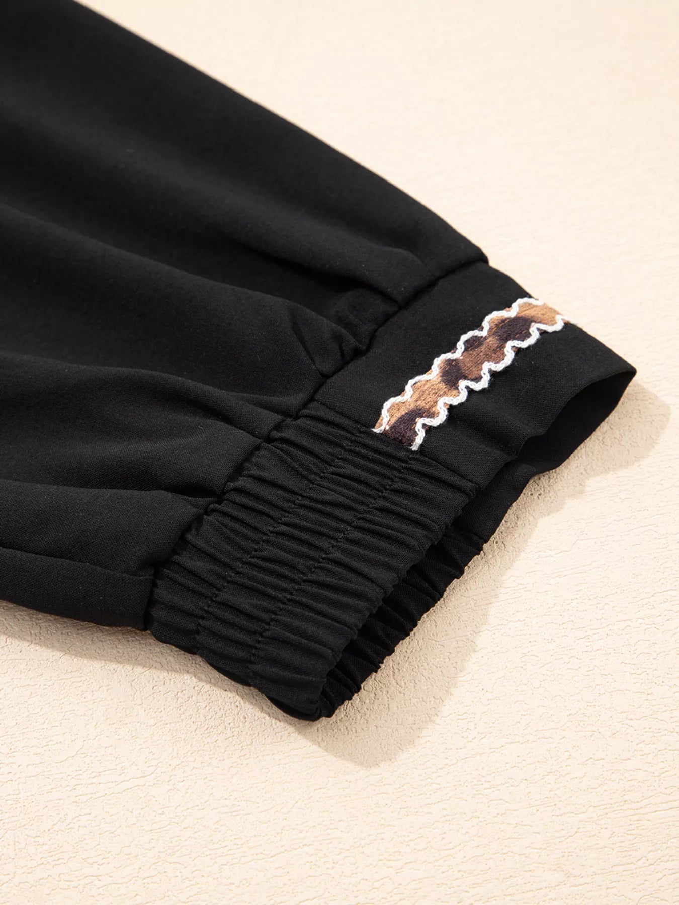 Sarah Express Women's Contrast Trim Bracelet Sleeve Shift Mini Dress