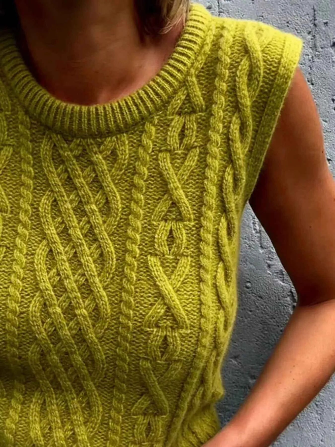Sarah Express Women's Cable Knit Sweater Vest - Ribbed Sleeveless Knit Top
